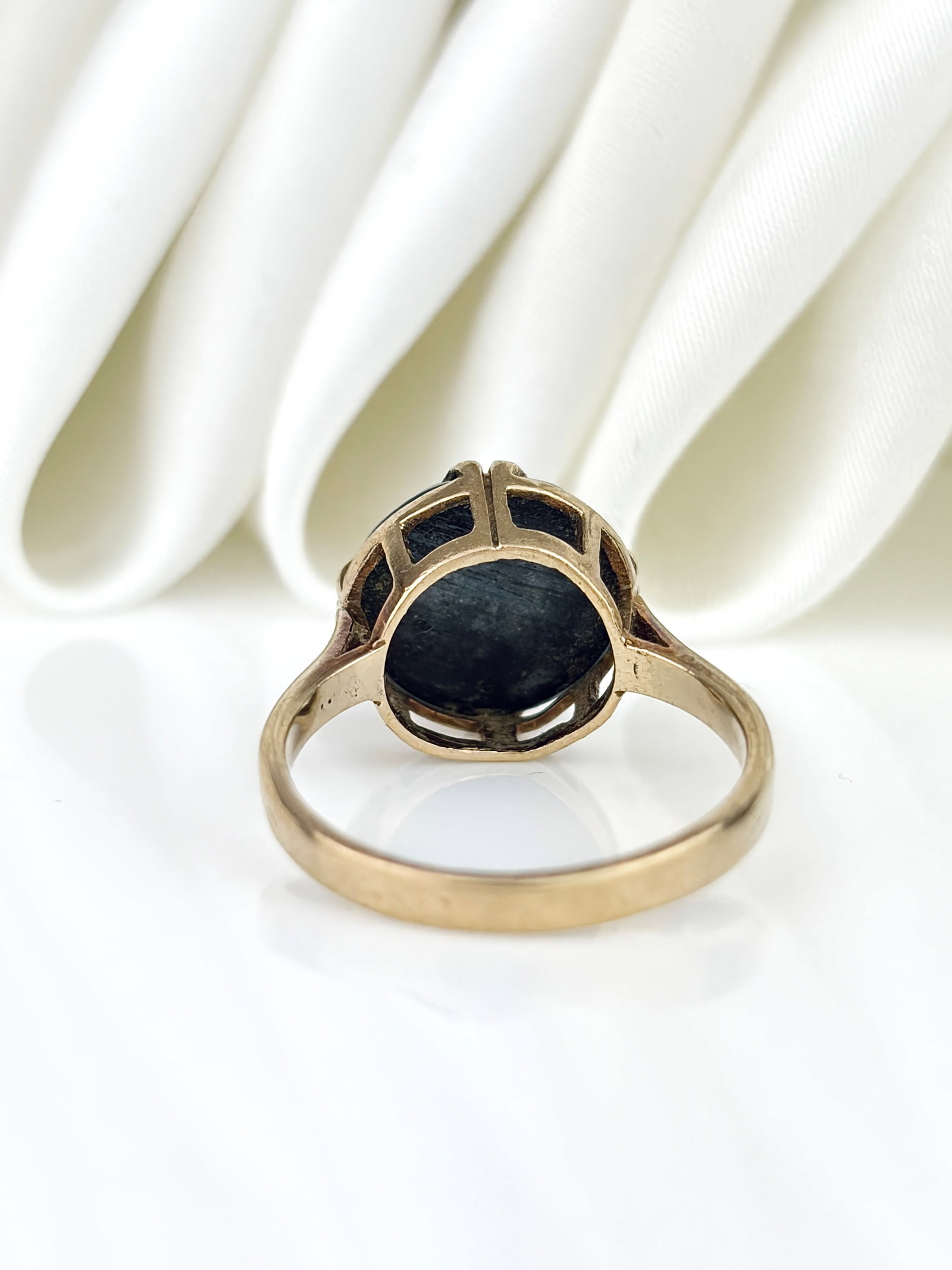 Amazing 9ct Yellow Gold Hematite Solitaire Ring - 3