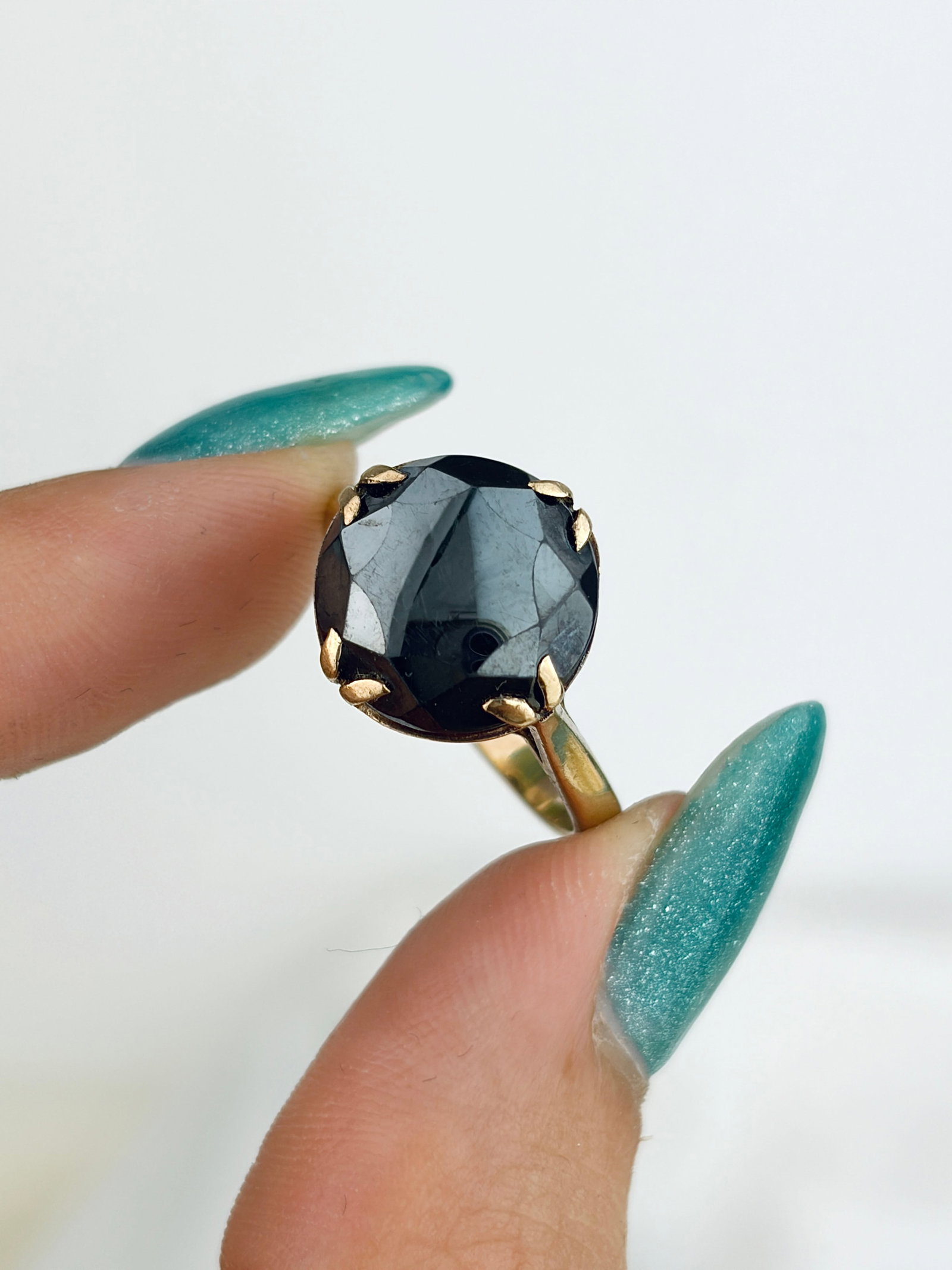 Amazing 9ct Yellow Gold Hematite Solitaire Ring - 5