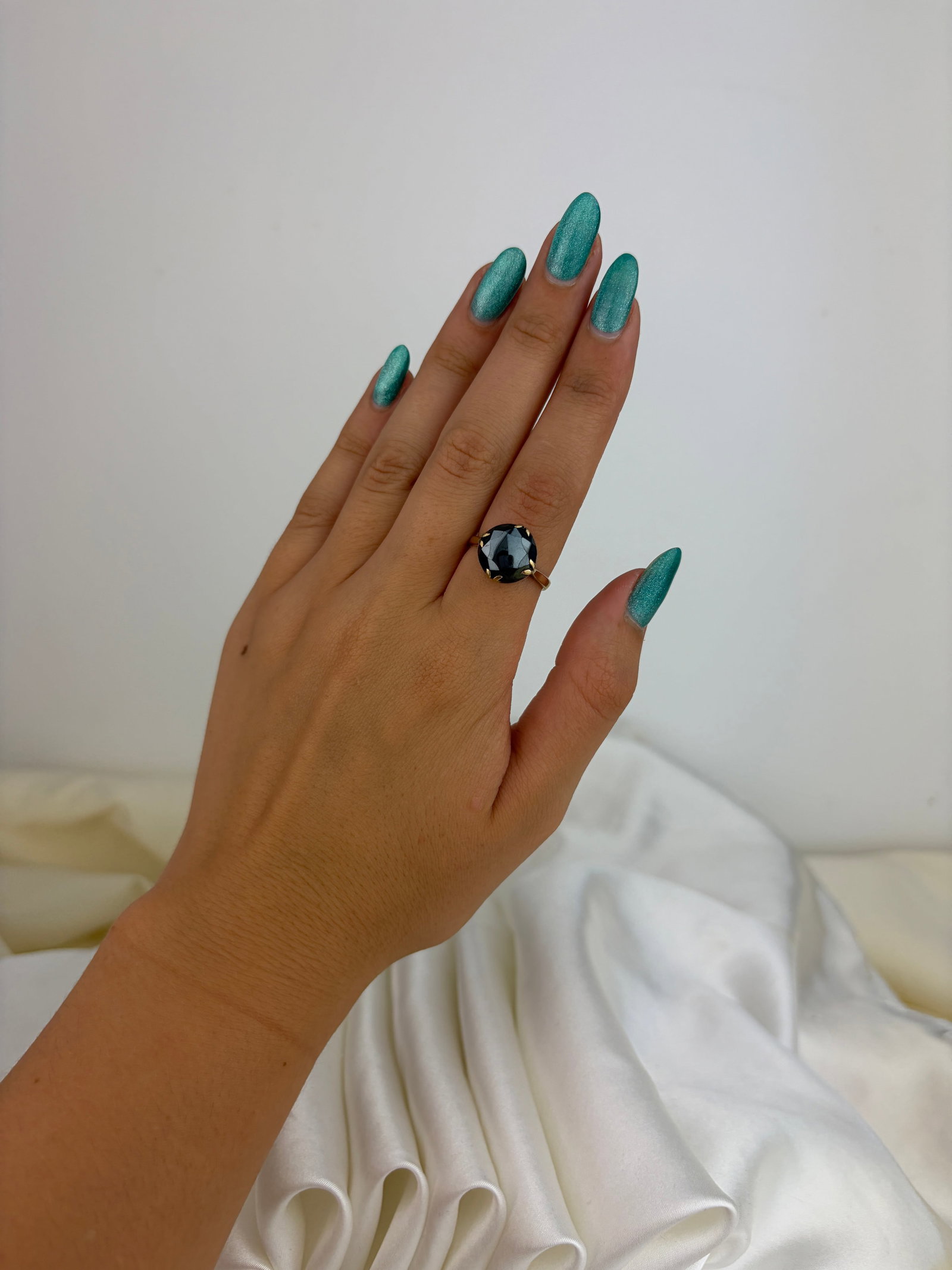 Amazing 9ct Yellow Gold Hematite Solitaire Ring - 7
