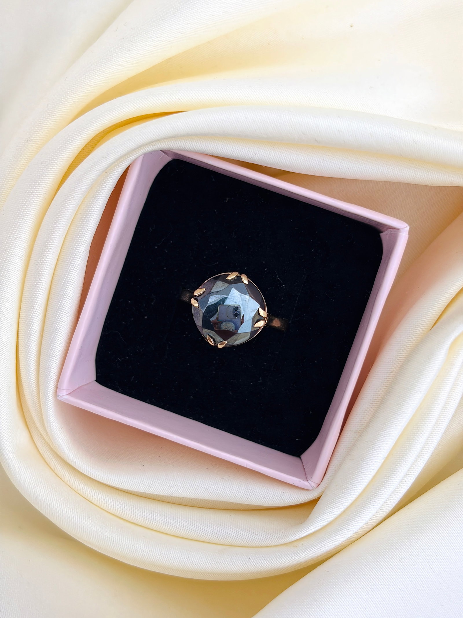 Amazing 9ct Yellow Gold Hematite Solitaire Ring - 9