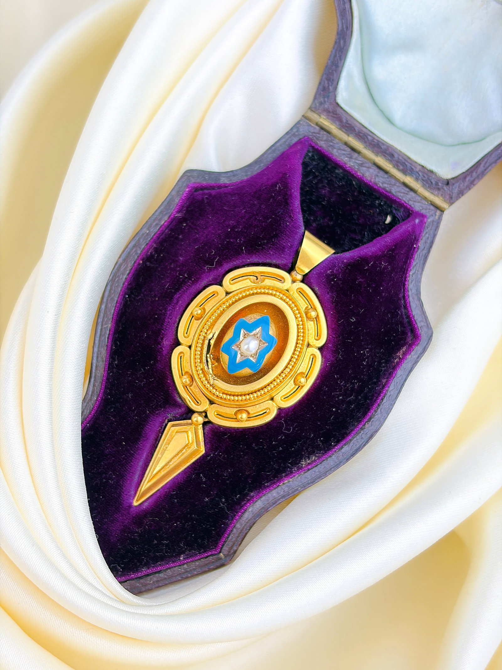 ANTIQUE BOXED 18CT YELLOW GOLD BLUE ENAMEL AND PEARL STAR DETAILED PENDANT: ANTIQUE BOXED 18CT YELLOW GOLD BLUE ENAMEL AND PEARL STAR DETAILED PENDANT Gorgeous antique Victorian large pendant, in its original fitted leather box. Amazing!