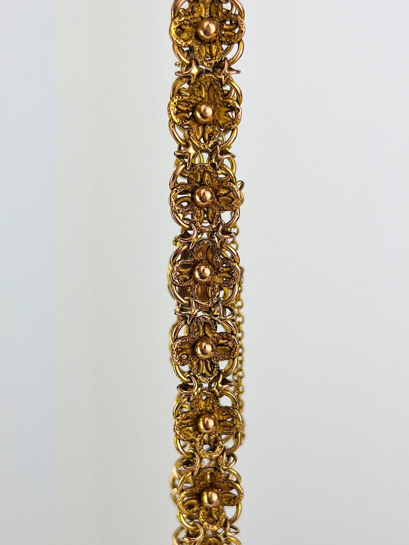 heavy 9ct gold flowers design bracelet: heavy 9ct gold flowers design bracelet with a safety chain