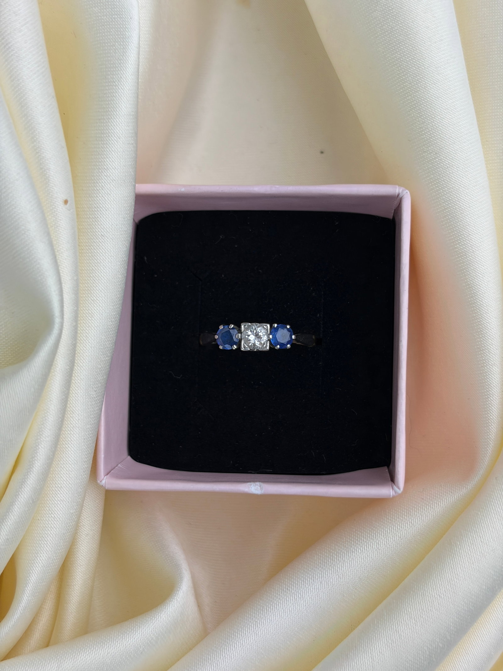 antique art deco era sapphire and diamond 3 stone ring in 18ct yellow gold and platinum - 7