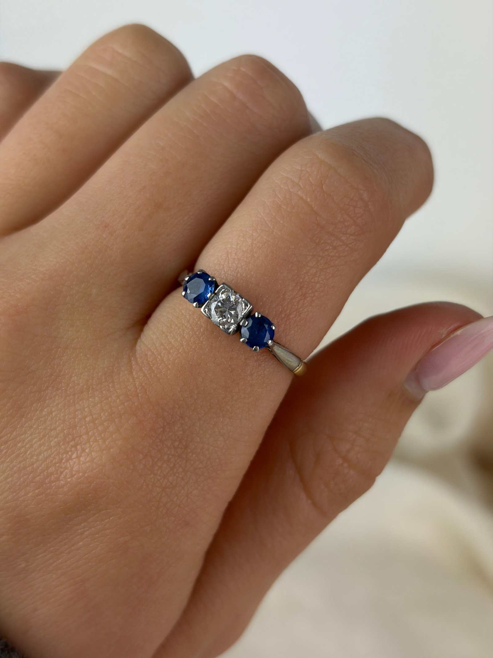 antique art deco era sapphire and diamond 3 stone ring in 18ct yellow gold and platinum - 9