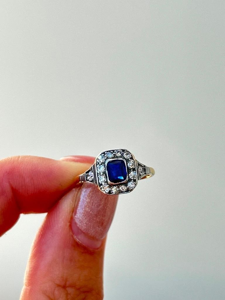 *Edwardian Sapphire and Diamond 18 Carat Gold Cluster Ring - 10