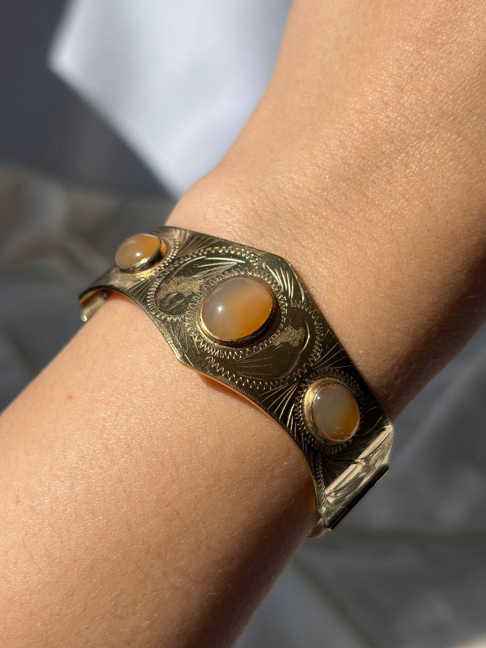 VINTAGE BOXED 1/20TH 12CT ROLLED GOLD CHUNKY AGATE SWIRL DETAIL BANGLE BRACELET - 6