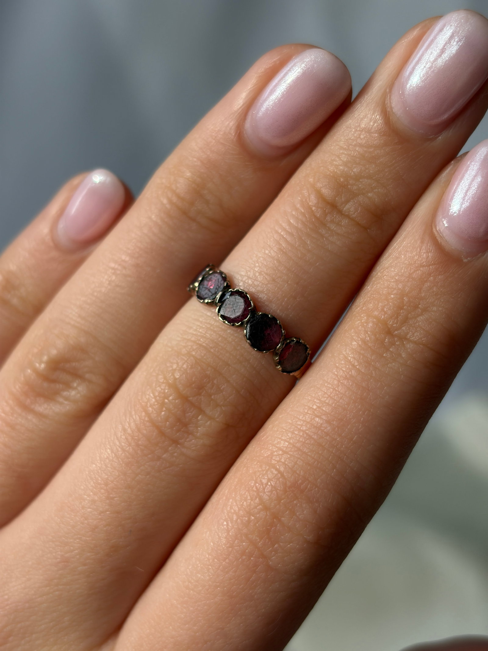 georgian era flat cut garnet half hoop band ring in gold - 9