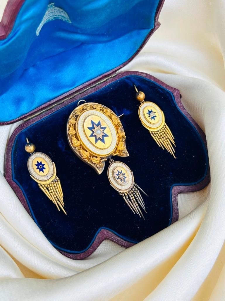 Antique Blue and White Enamel Star, Pearl and Tassel Brooch and Earrings Suite in Gold amazing anti: Antique Blue and White Enamel Star, Pearl and Tassel Brooch and Earrings Suite in Gold amazing antique jewellery set measurements pendant size 72mm x 31mm earrings size 43mm 