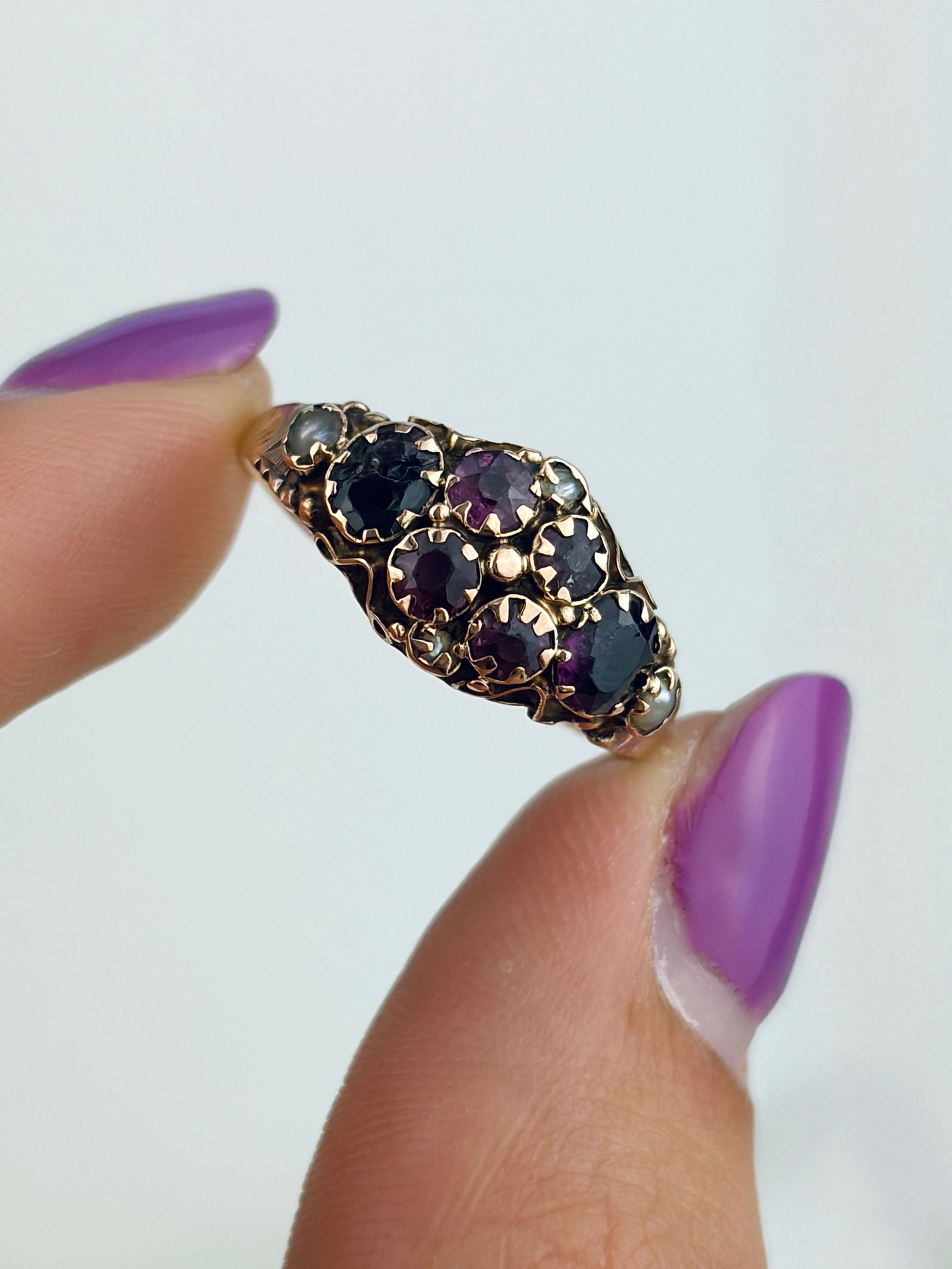 ANTIQUE VICTORIAN AMETHYST AND PEARL CLUSTER RING IN GOLD - 9