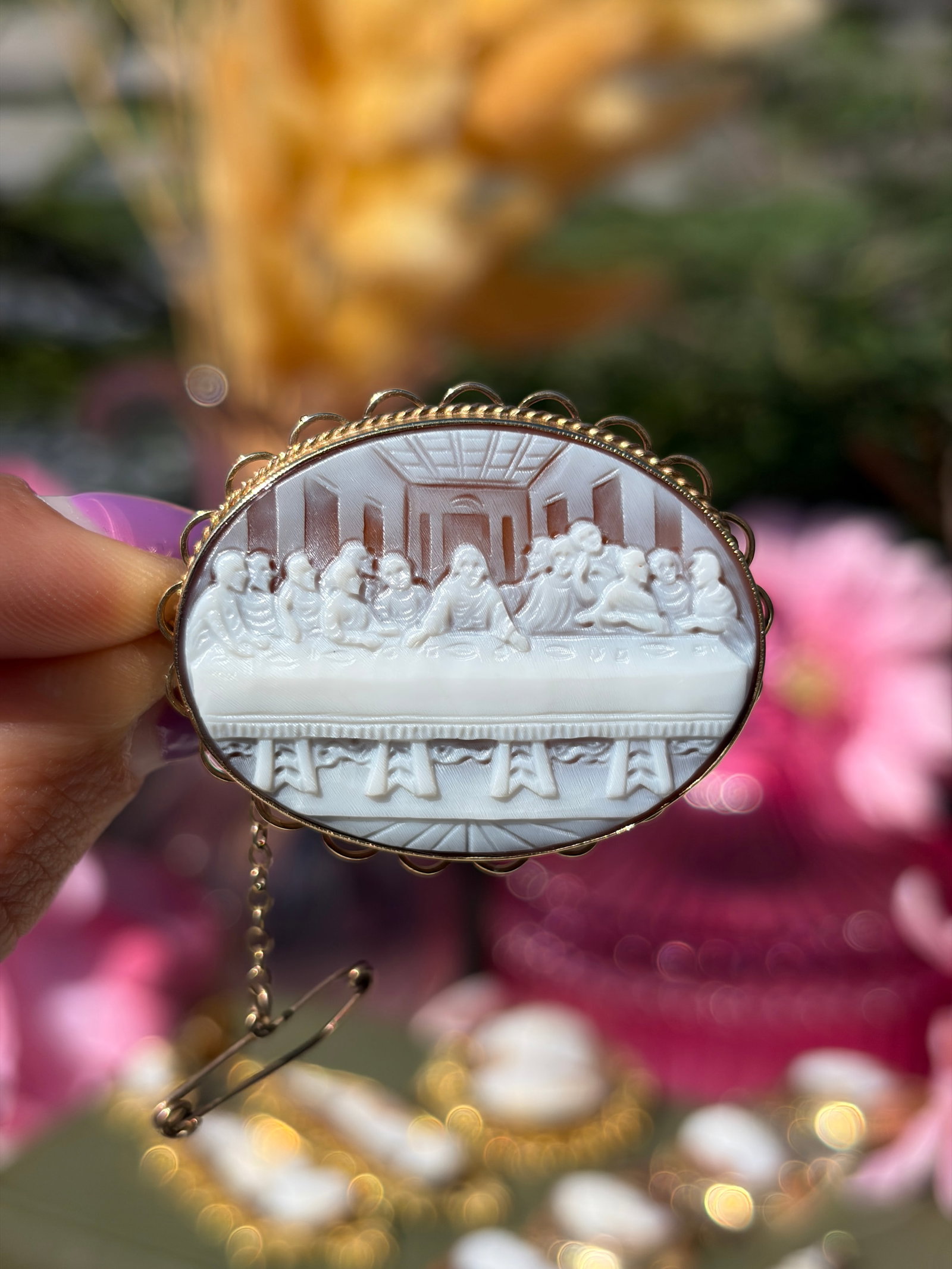 VINTAGE 9CT YELLOW GOLD 'LAST SUPPER' CAMEO BROOCH - 2