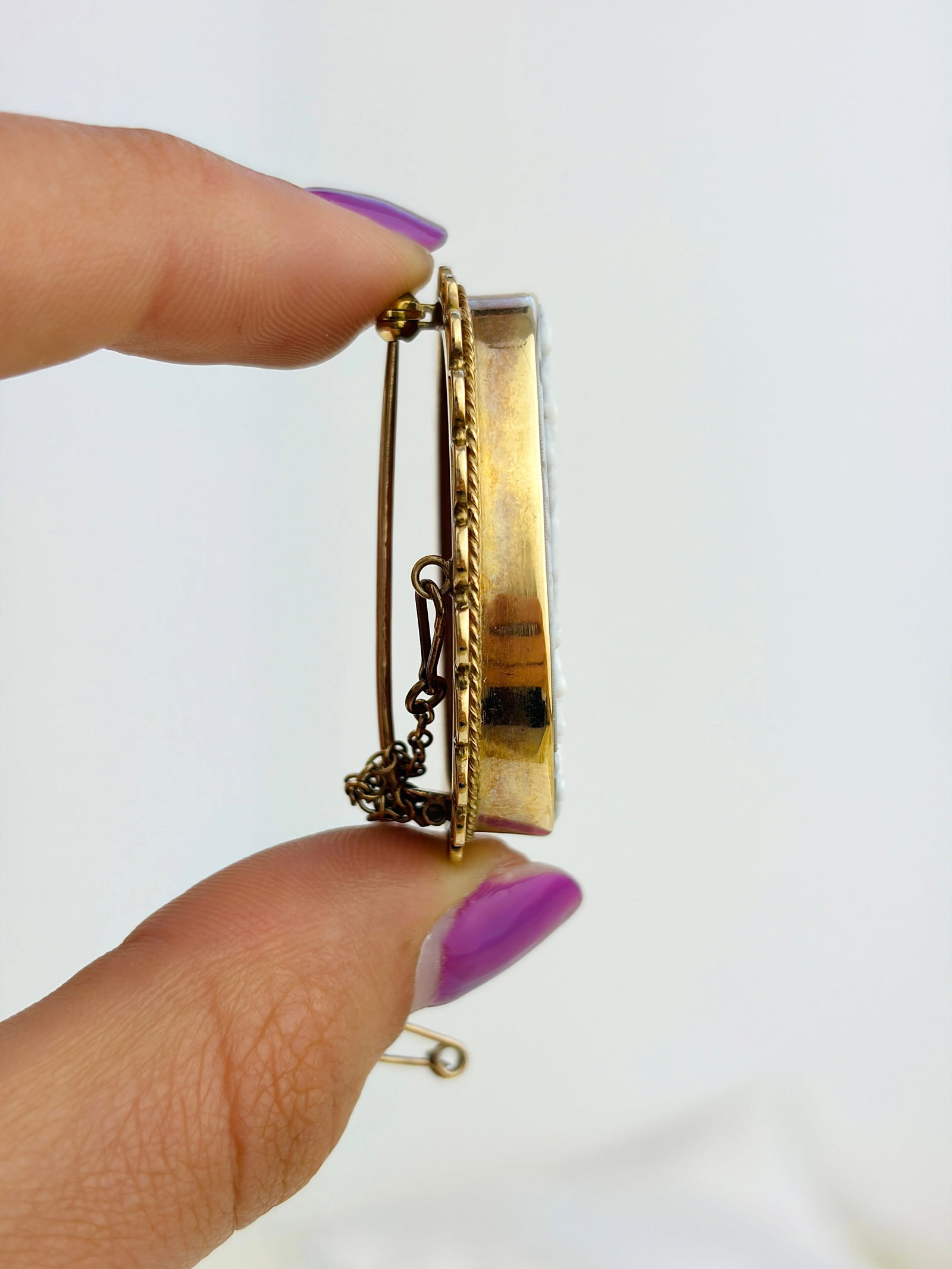 VINTAGE 9CT YELLOW GOLD 'LAST SUPPER' CAMEO BROOCH - 6