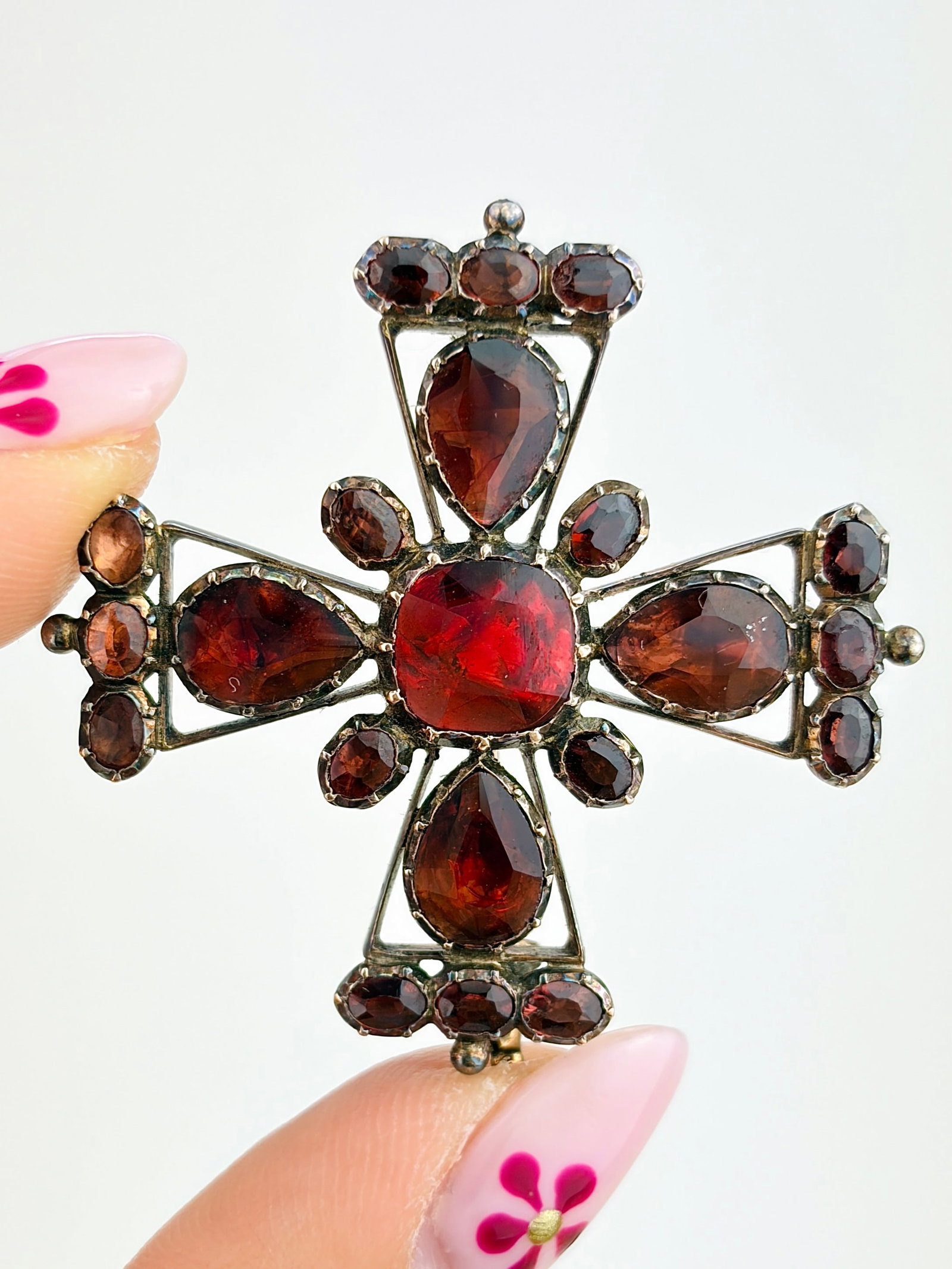 Large antique gold foiled back flat cut garnet ross brooch / pendant