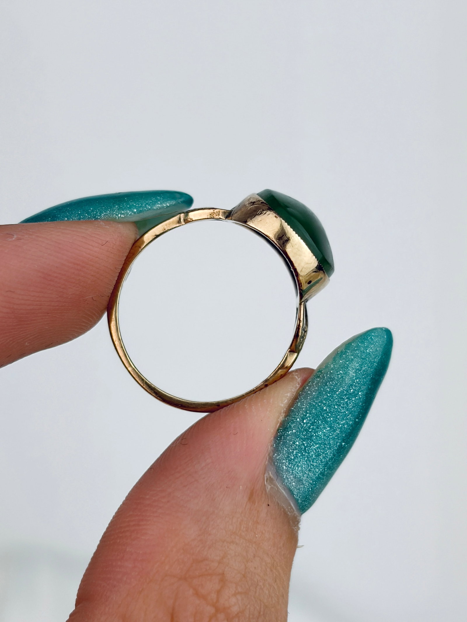 Vintage 9ct Yellow Gold Green Agate Ring with Split Shoulders - 6
