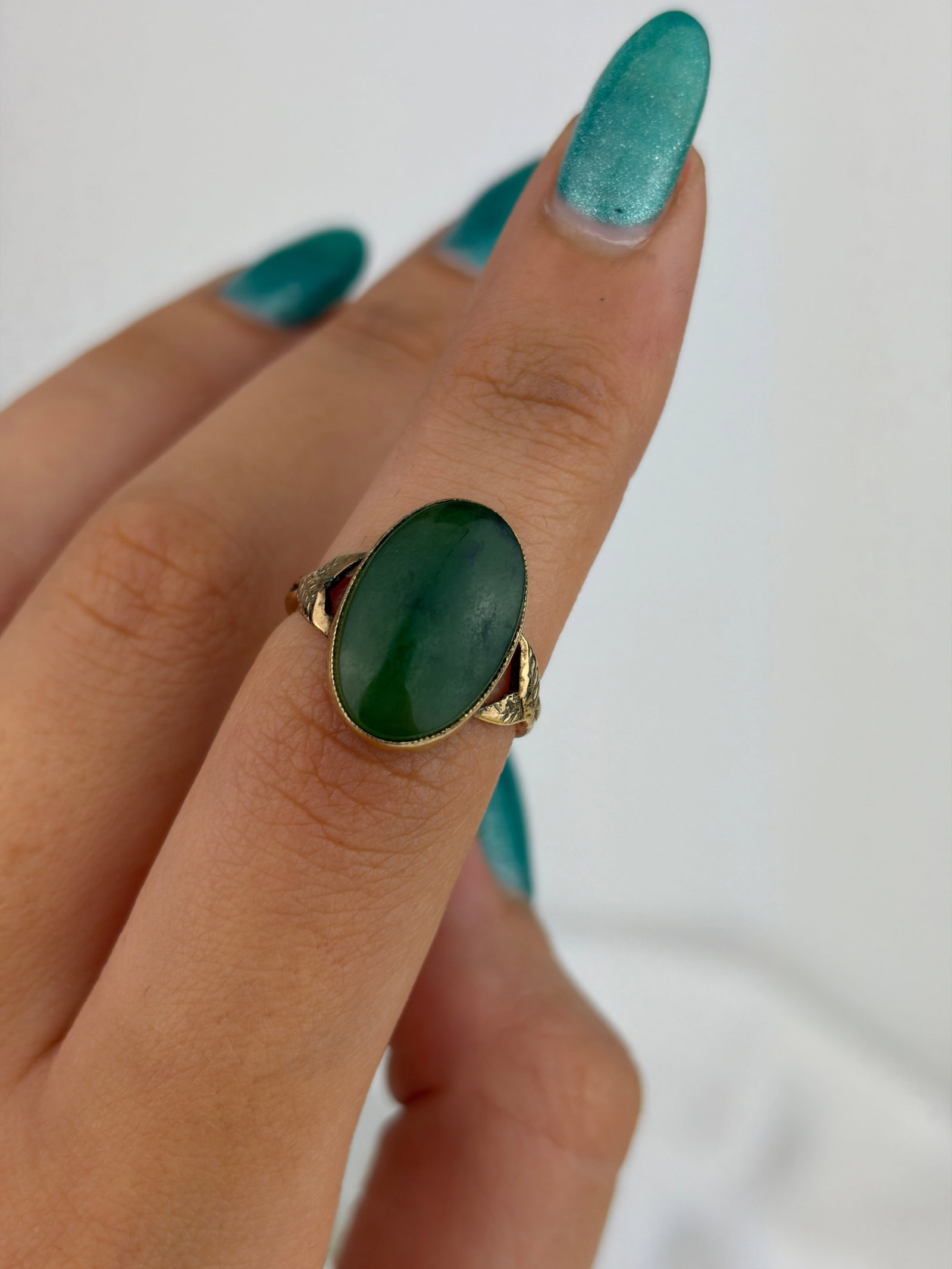 Vintage 9ct Yellow Gold Green Agate Ring with Split Shoulders - 8