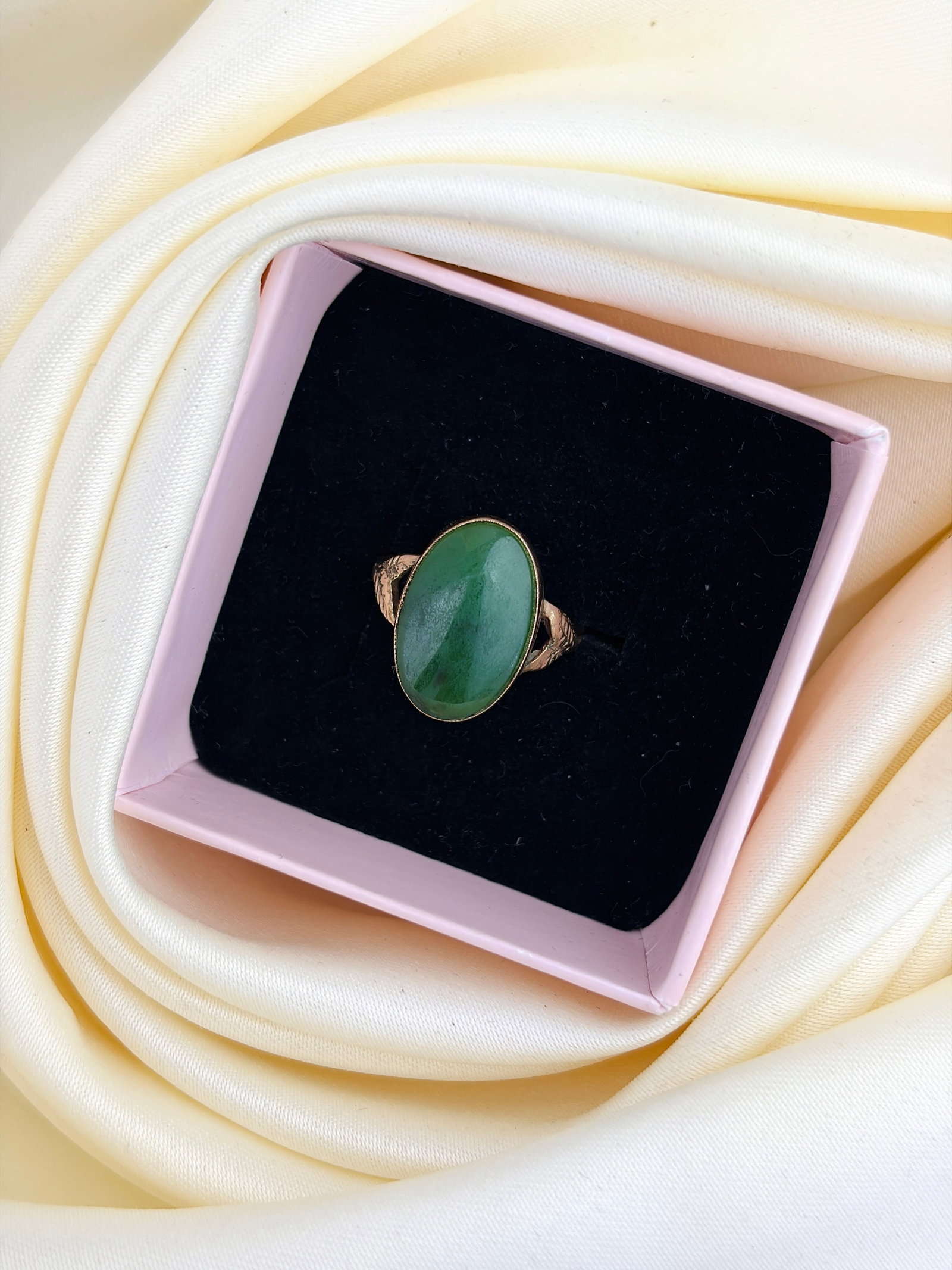 Vintage 9ct Yellow Gold Green Agate Ring with Split Shoulders - 9