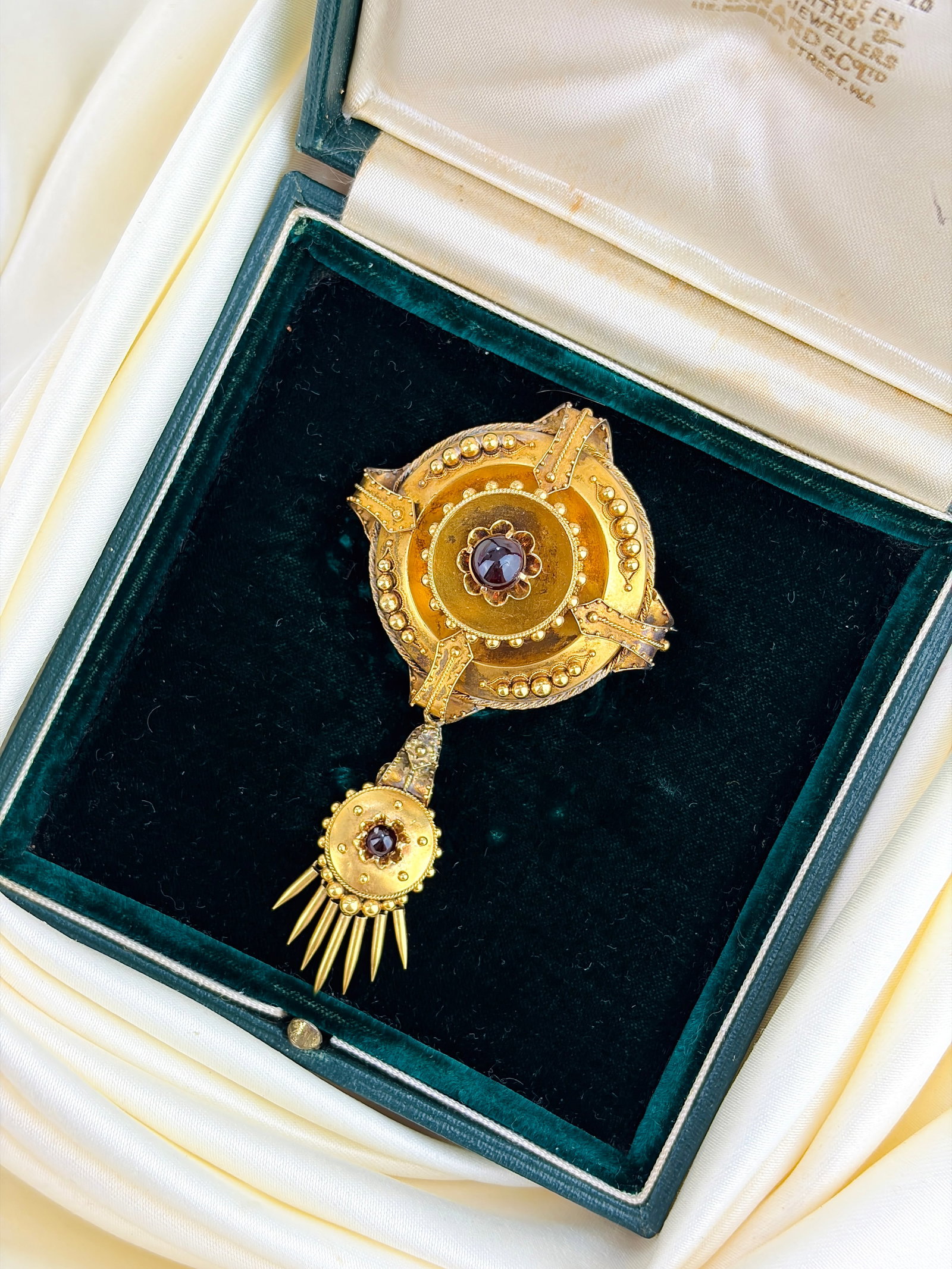 Antique Victorian 18ct Yellow Gold Etruscan Revival Cabochon Garnet and Tassel Brooch in Box (1 of 9)
