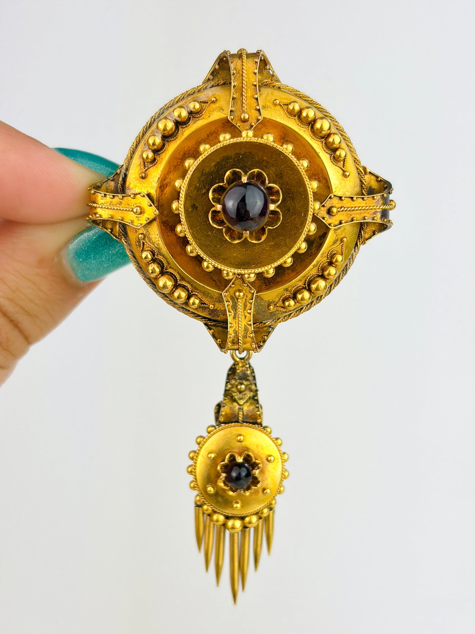 Antique Victorian 18ct Yellow Gold Etruscan Revival Cabochon Garnet and Tassel Brooch in Box - 4