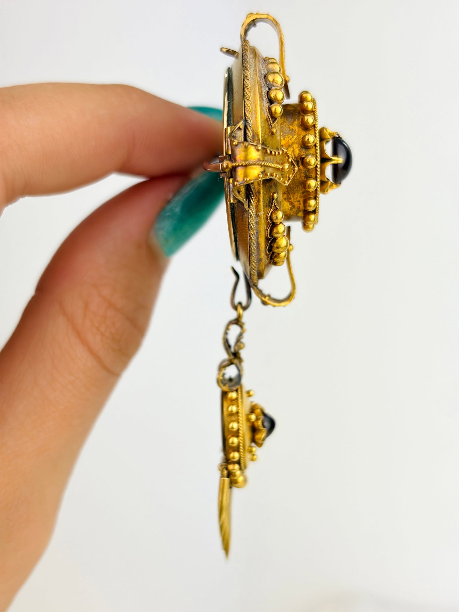 Antique Victorian 18ct Yellow Gold Etruscan Revival Cabochon Garnet and Tassel Brooch in Box - 5