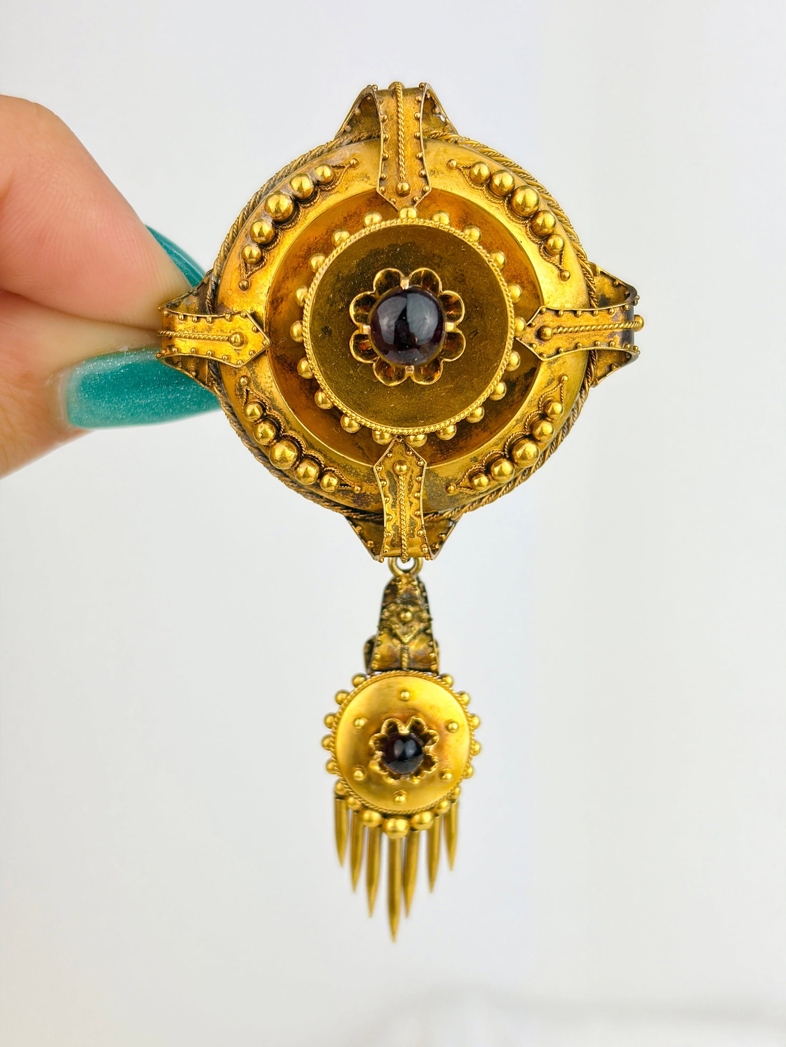Antique Victorian 18ct Yellow Gold Etruscan Revival Cabochon Garnet and Tassel Brooch in Box - 7