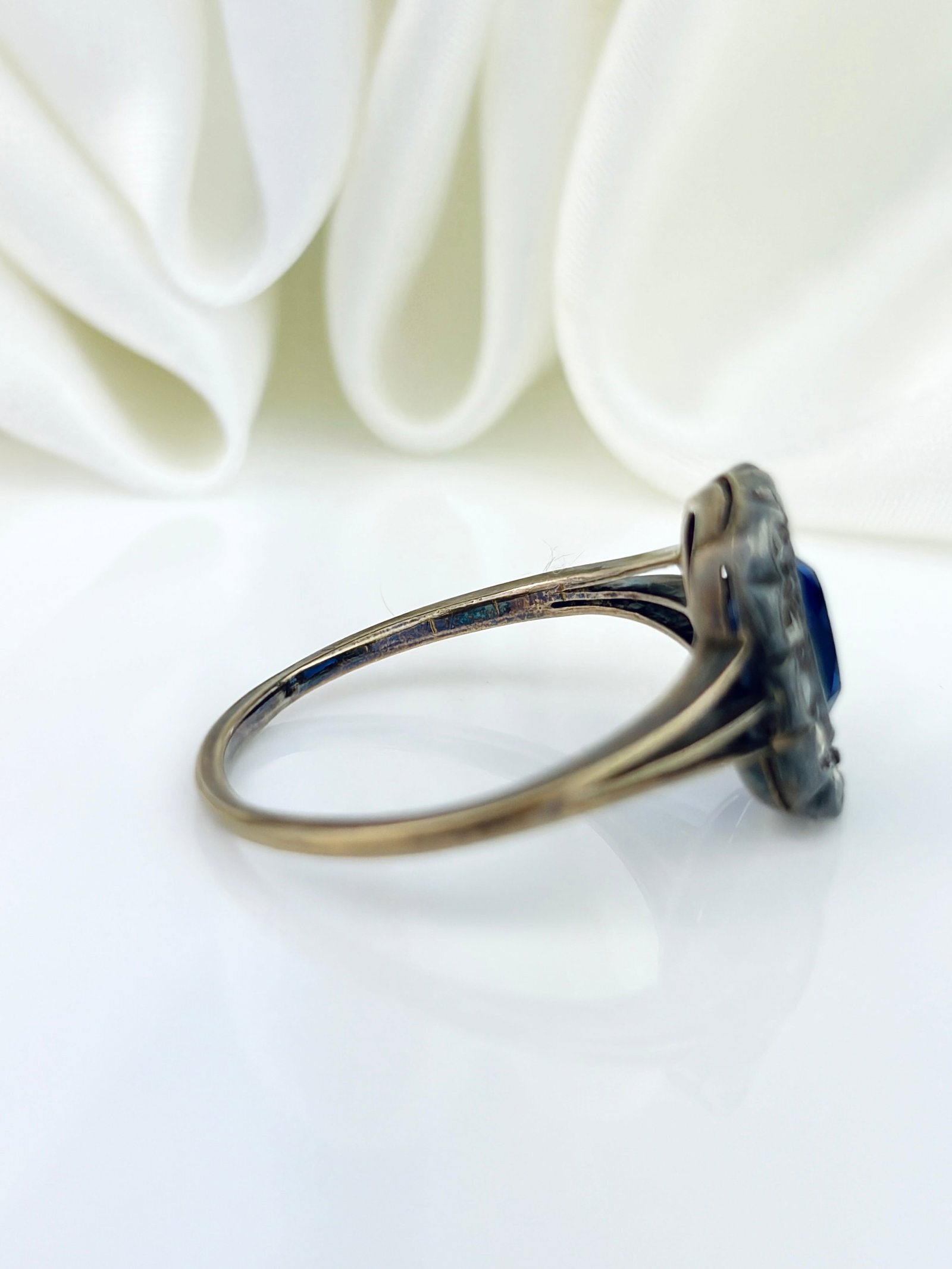 ANTIQUE GOLD AND SILVER ROSE CUT DIAMOND AND BLUE PASTE HALO RING - 4