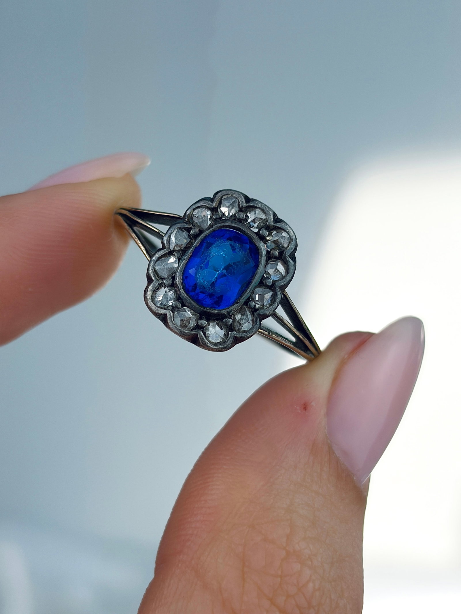 ANTIQUE GOLD AND SILVER ROSE CUT DIAMOND AND BLUE PASTE HALO RING - 5