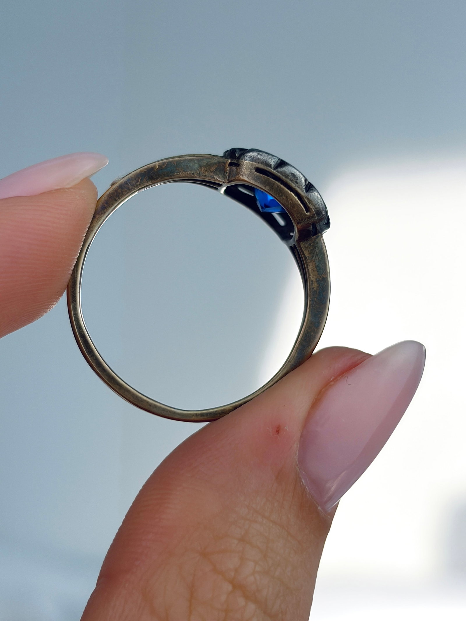 ANTIQUE GOLD AND SILVER ROSE CUT DIAMOND AND BLUE PASTE HALO RING - 6