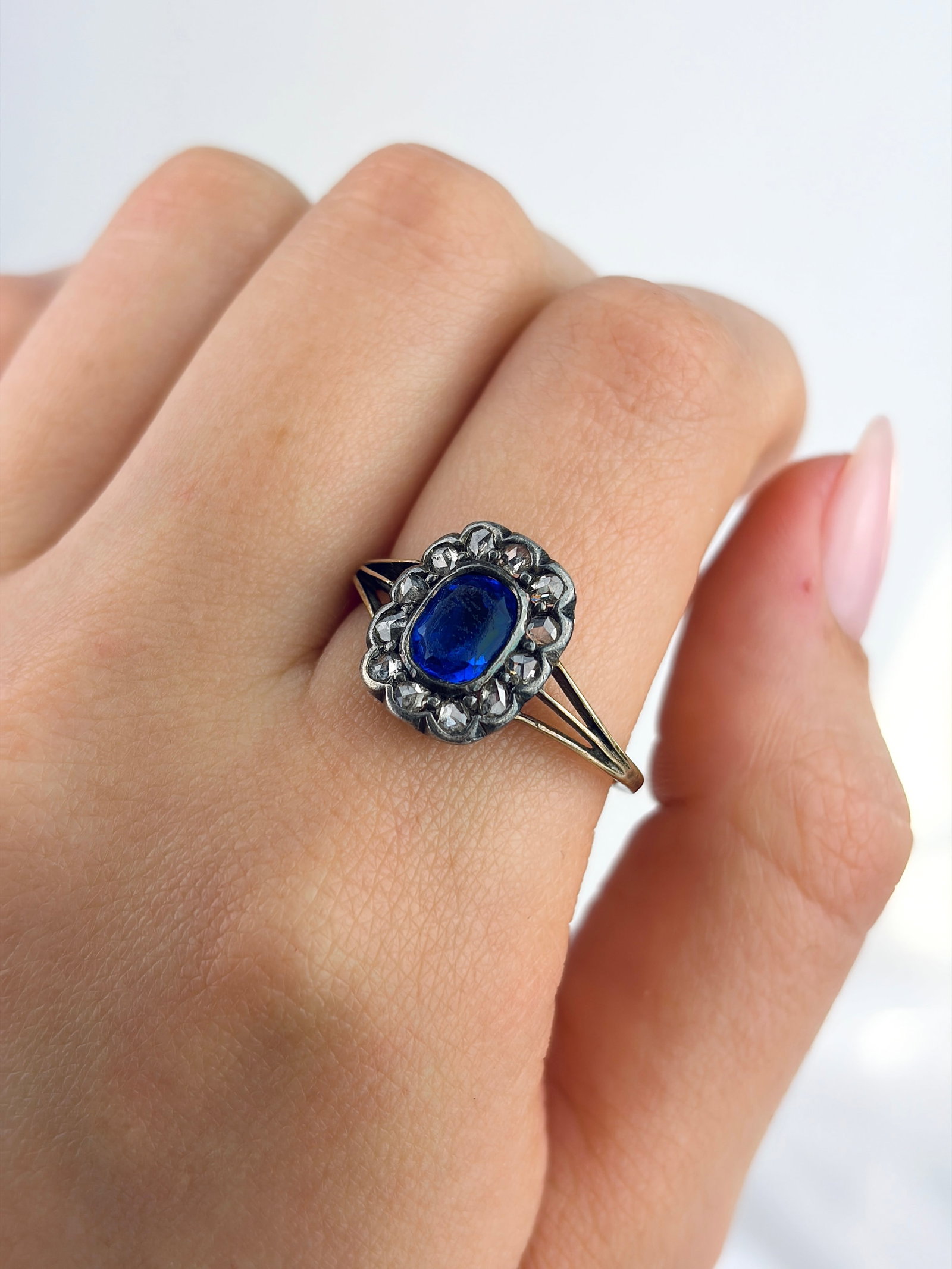 ANTIQUE GOLD AND SILVER ROSE CUT DIAMOND AND BLUE PASTE HALO RING - 8