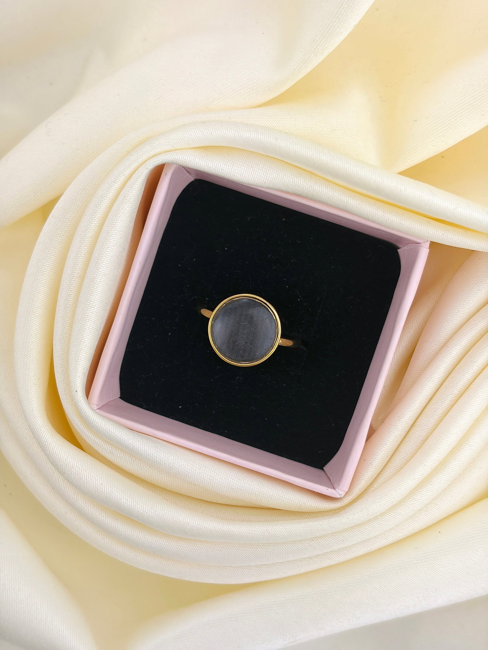 Antique 18ct Yellow Gold Locket Front Ring - 6