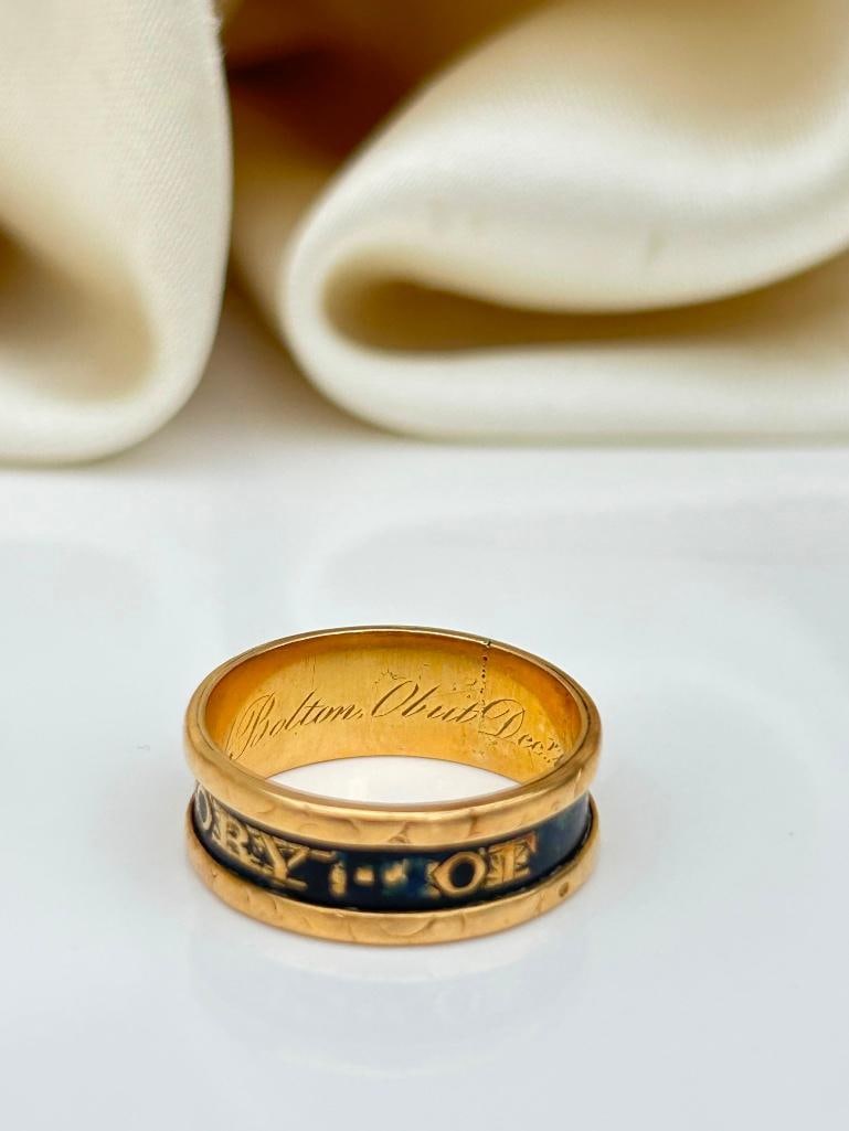 Wide Antique 18ct Yellow Gold Black Enamel Mourning Band Ring in Antique Box - 12