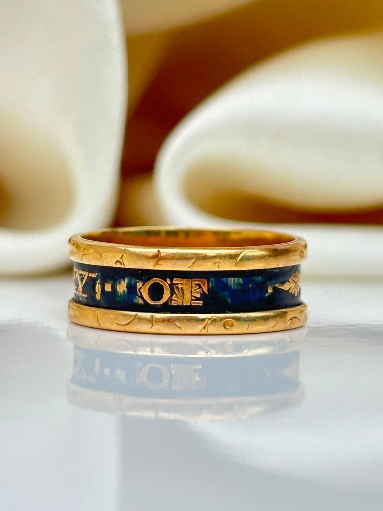 Wide Antique 18ct Yellow Gold Black Enamel Mourning Band Ring in Antique Box - 3