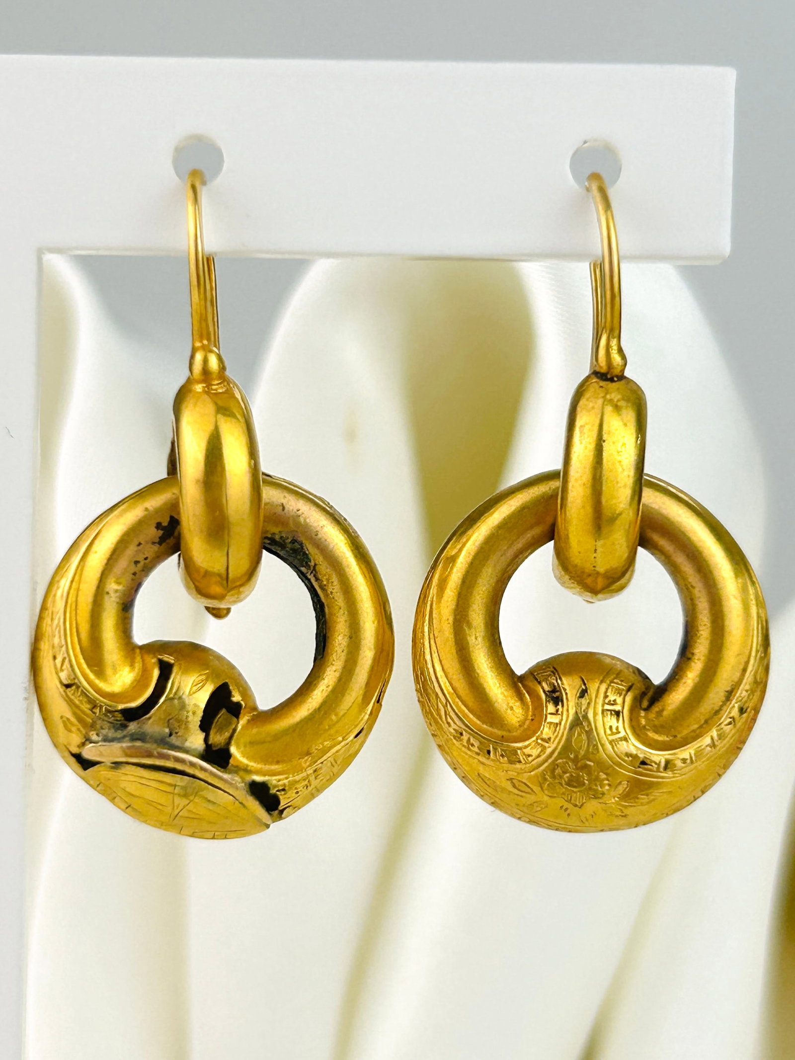 Antique 18ct Gold Drop Earrings: Antique Drop Earrings Weight: 3.93g Size: 32x22mm, depth 6.5mm Materials: 18ct gold Hallmarks: None present Condition: The one earring is damaged, see photos Office Use: DCZ The item will be sent in