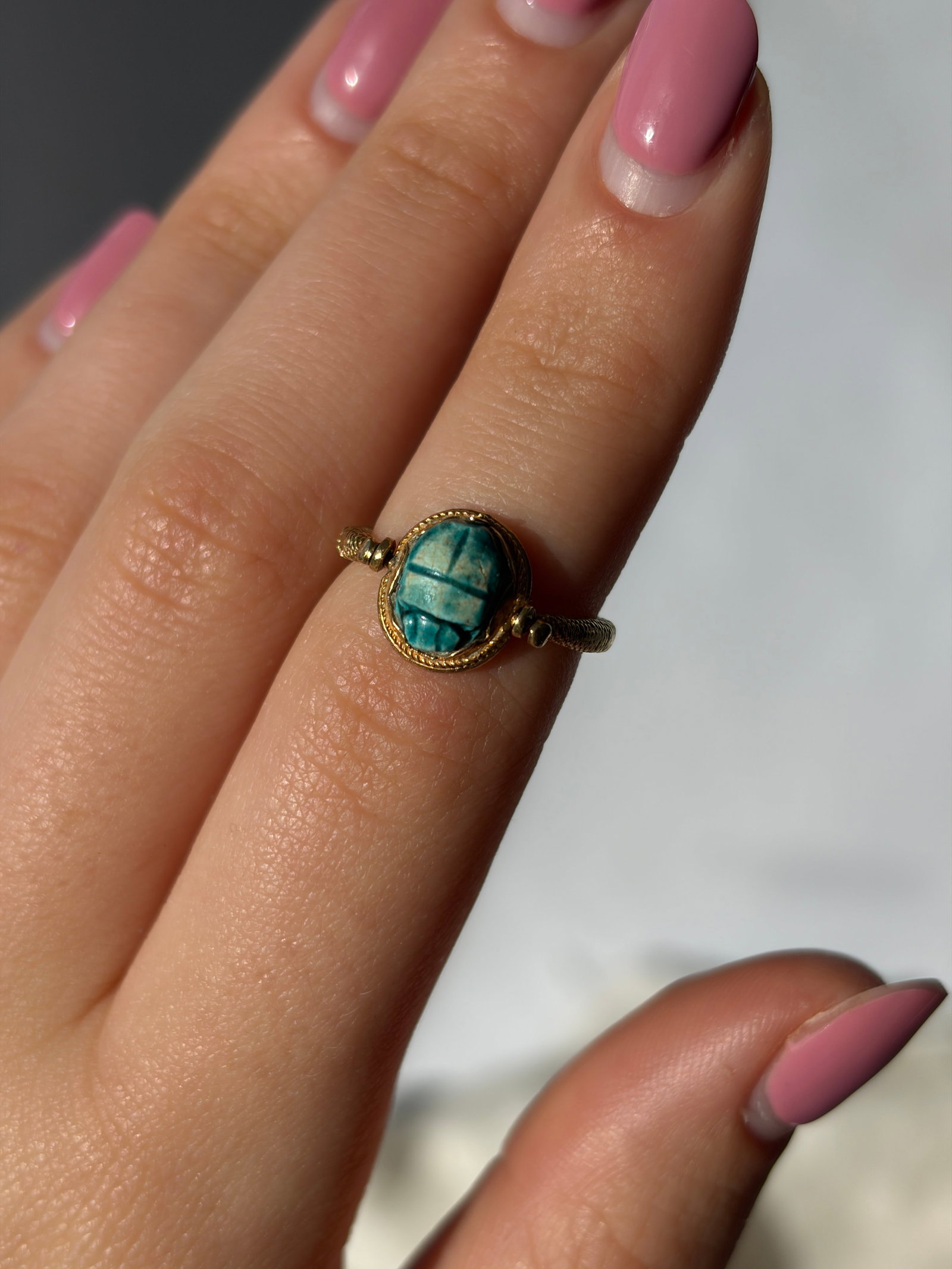 ANTIQUE EGYPTIAN REVIVAL SCARAB SWIVEL RING IN 18CT GOLD - 3