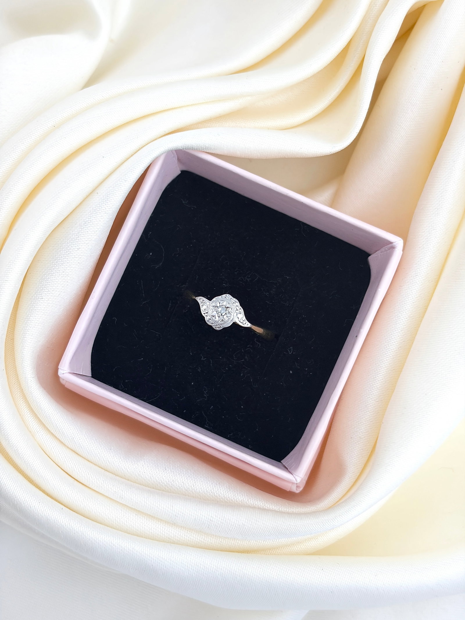 ANTIQUE ART DECO 18CT GOLD AND PLATINUM DIAMOND STAR SET RING - 7