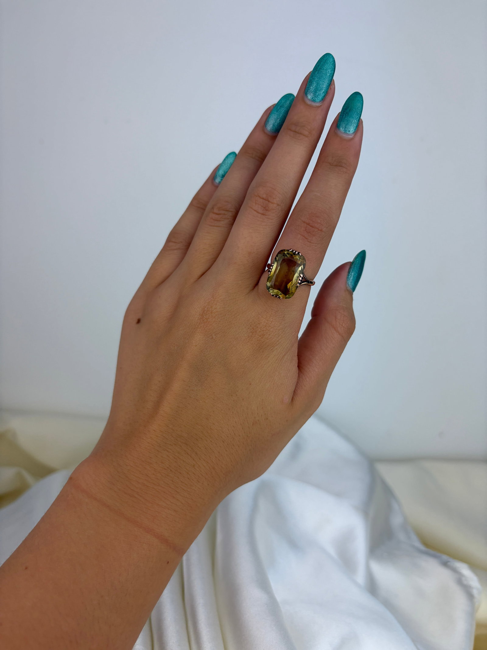 Vintage 9ct Gold Pale Citrine Cocktail Ring - 7