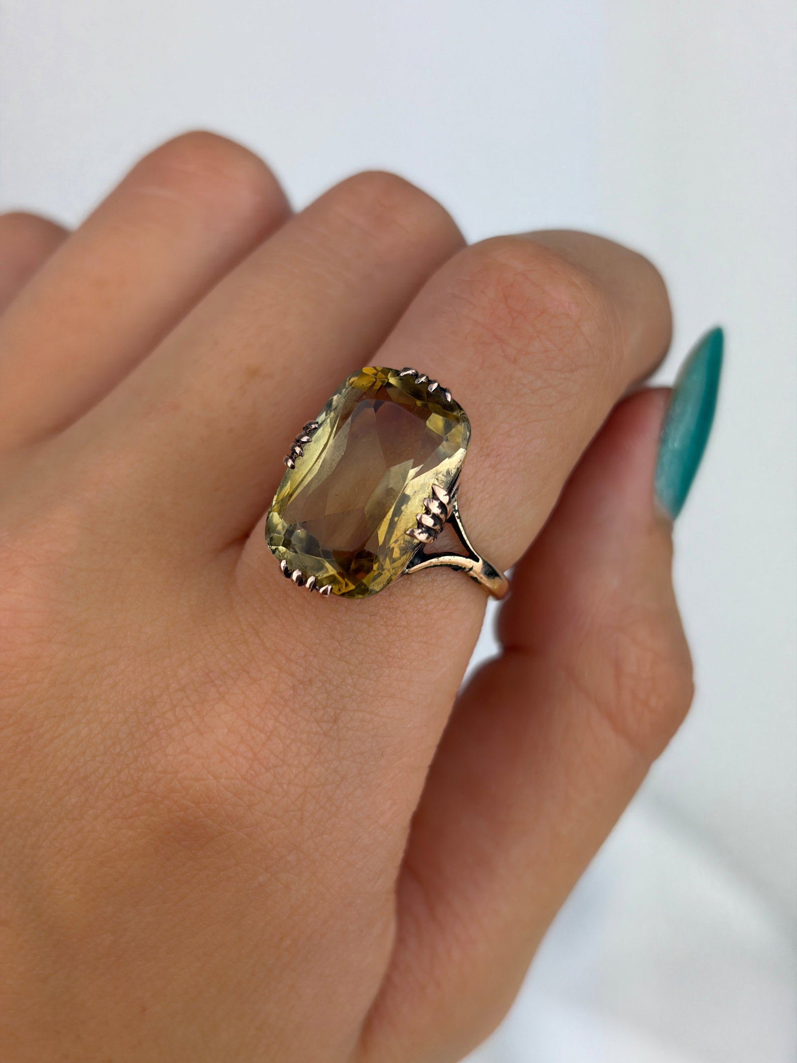 Vintage 9ct Gold Pale Citrine Cocktail Ring - 8