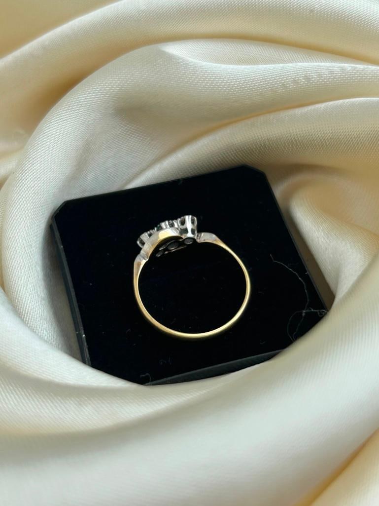18ct Yellow Gold and Platinum Diamond 3 Stone Twist Ring - 6