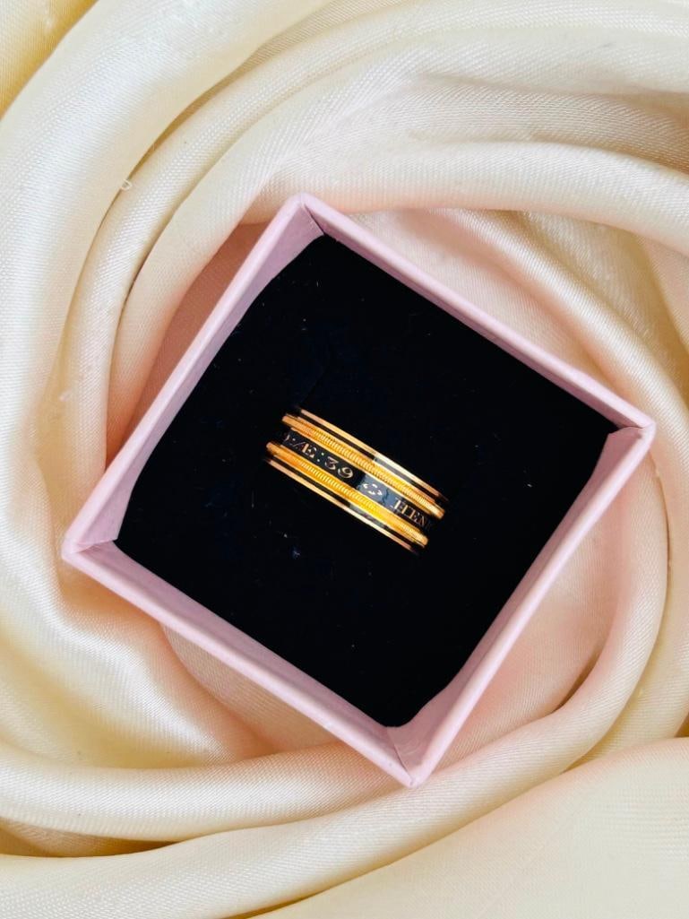 Wide Antique 18ct Yellow Gold Black Enamel Mourning Band Ring - 4