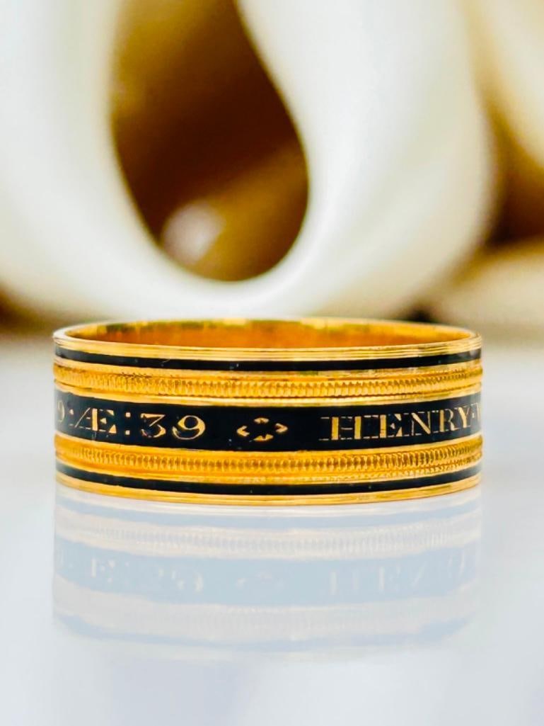 Wide Antique 18ct Yellow Gold Black Enamel Mourning Band Ring - 8