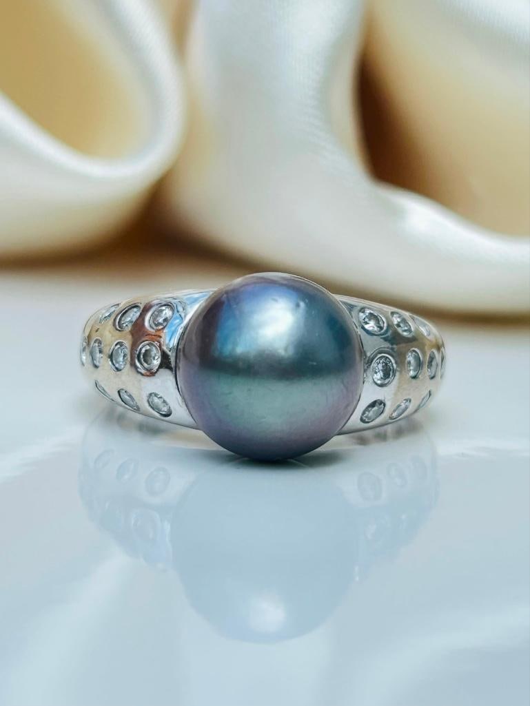 Outstanding south sea Pearl and diamond heavy 18ct white gold ring: Outstanding south sea Pearl and diamond heavy 18ct white gold ring Wonderful ring, truly amazing measurements size UK Q US 81/2 head of ring 10mm x 10mm weight 11.86g stamped 750 ma