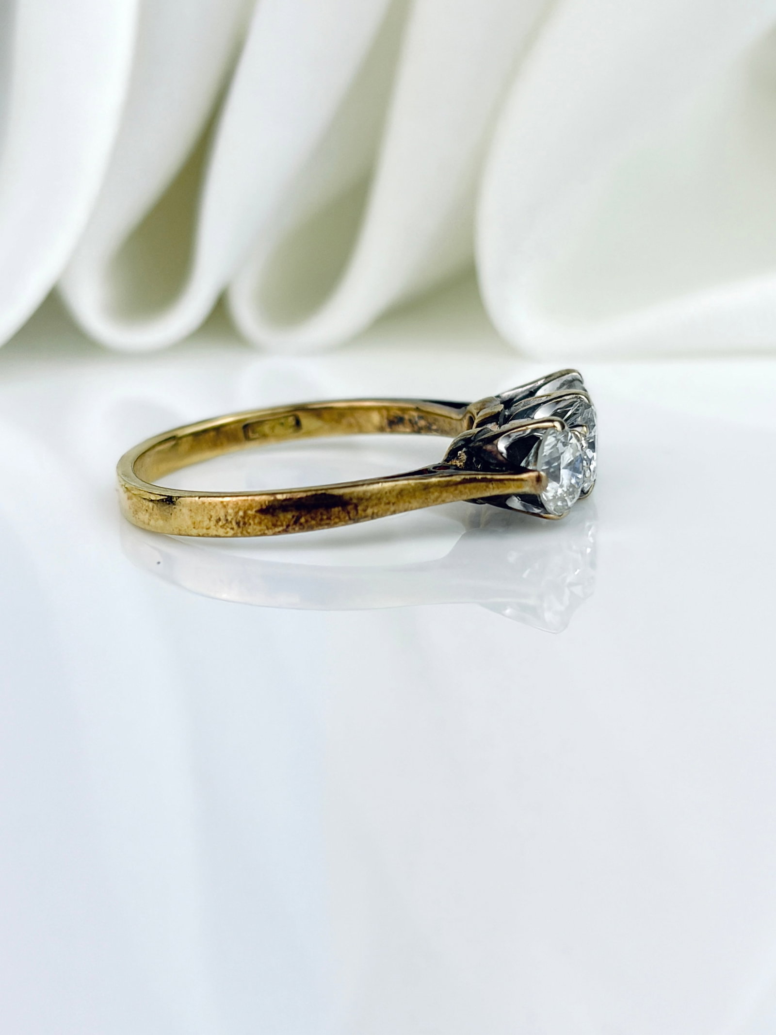 Chunky c.1981 18ct Yellow Gold And Platinum Diamond 3 Stone Ring Totalling Approx 1 Carat - 4