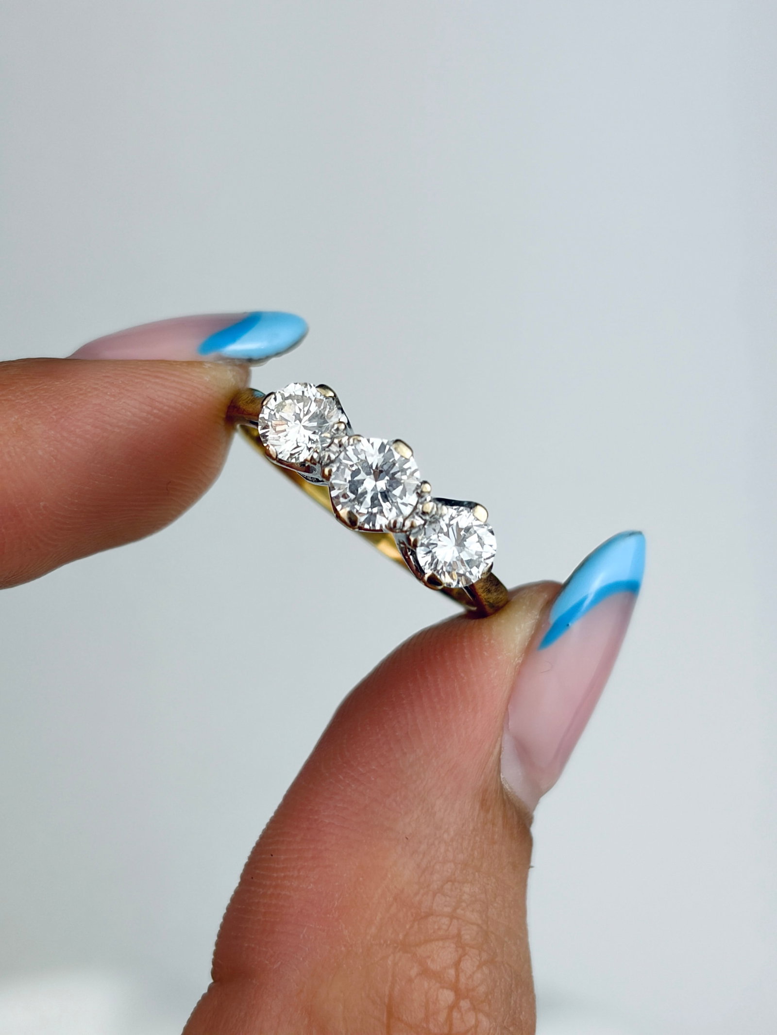 Chunky c.1981 18ct Yellow Gold And Platinum Diamond 3 Stone Ring Totalling Approx 1 Carat - 7