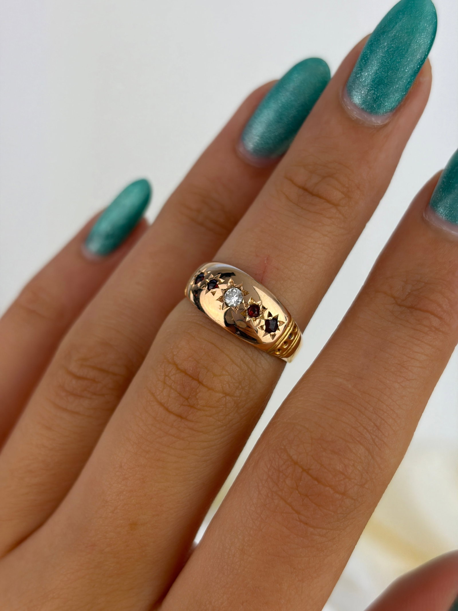 Antique c.1899 15ct Gold Diamond and Garnet 5 Stone Star Set Ring - 8