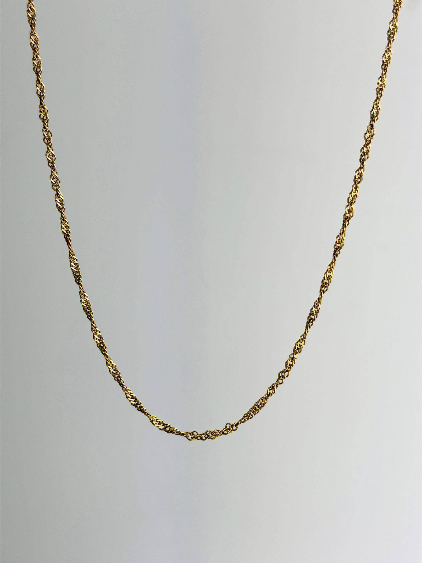 Sweet 18ct Yellow Gold Twist Chain Necklace: Sweet 18ct Yellow Gold Twist Chain Necklace Such a perfect, short length chain!