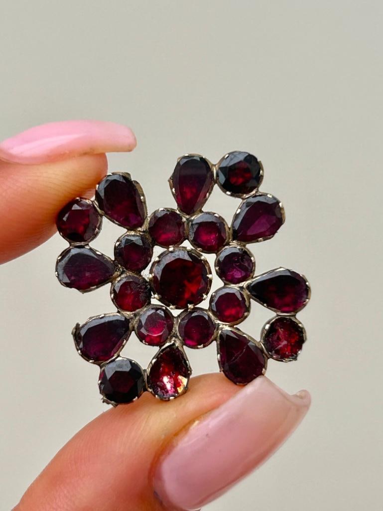 Georgian Era Foiled Back Flat Cut Garnet Gold Component AF see pics: Georgian Era Foiled Back Flat Cut Garnet Gold Component AF see pics gorgeous glowing garnets measurements length 31mm width 30mm weight 4.54g mat