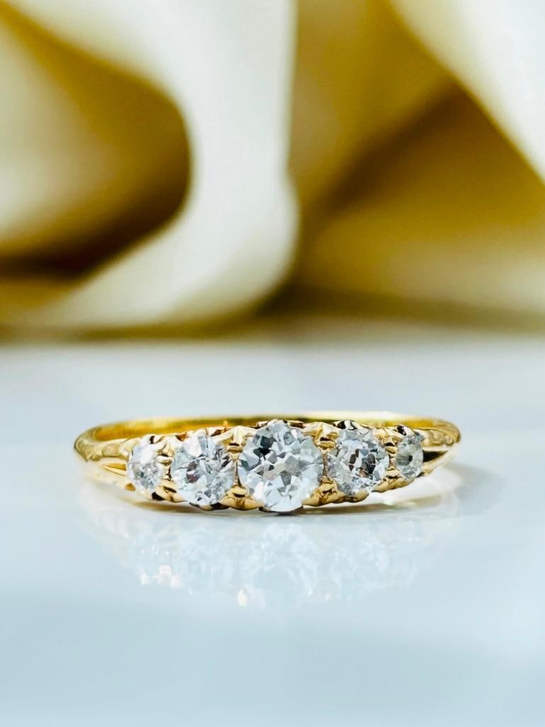 Antique 18ct Yellow Gold Diamond 5 Stone Ring - 80pts Total: Antique 18ct Yellow Gold Diamond 5 Stone Ring - 80pts Total 5 exquisite bright clean diamonds! measurements size UK Q US 81/2 head of ring 4mm x 15mm weight 2.97g stamped