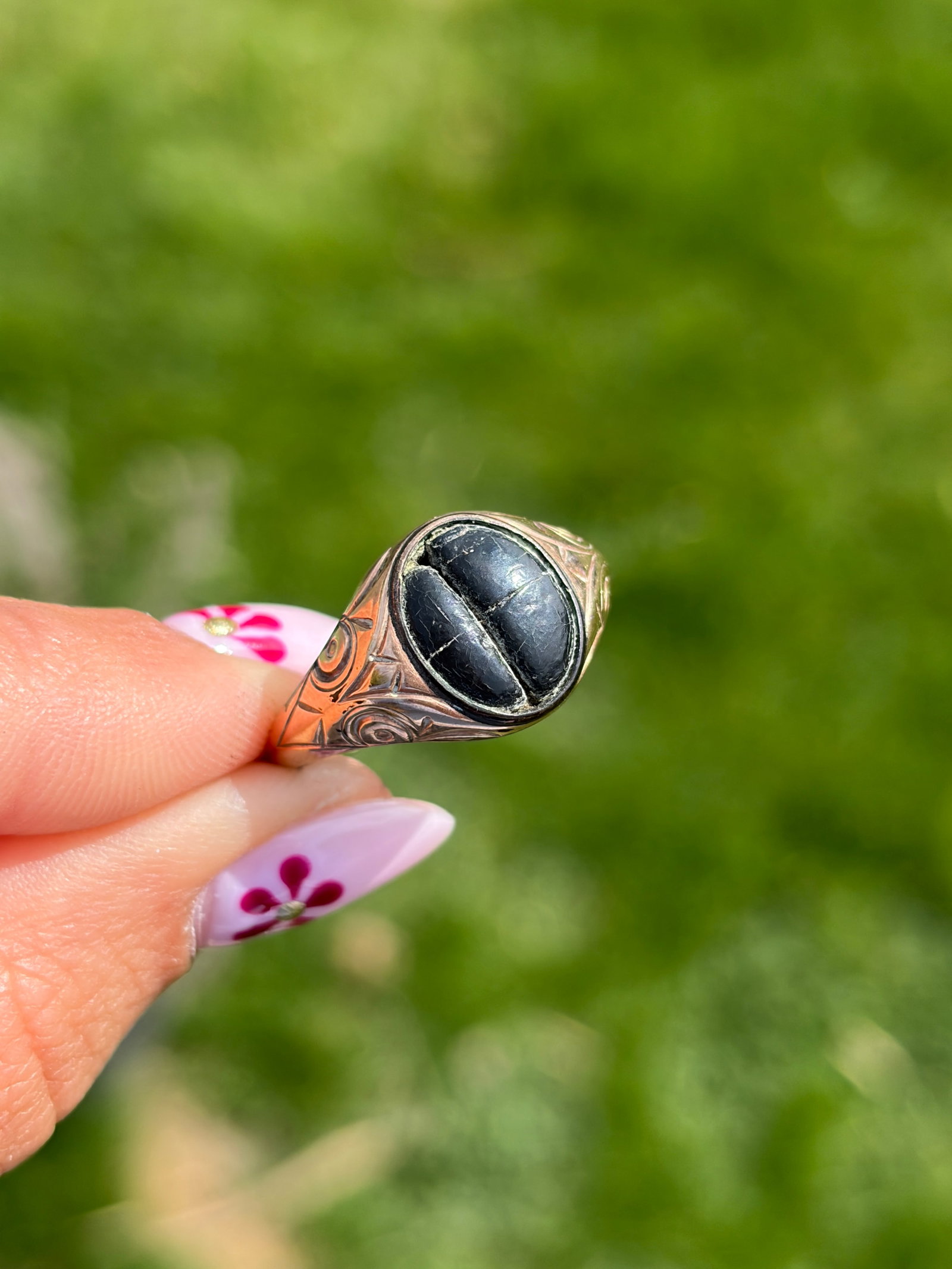 ANTIQUE ROLLED GOLD UNUSUAL BEAN SIGNET RING - 10