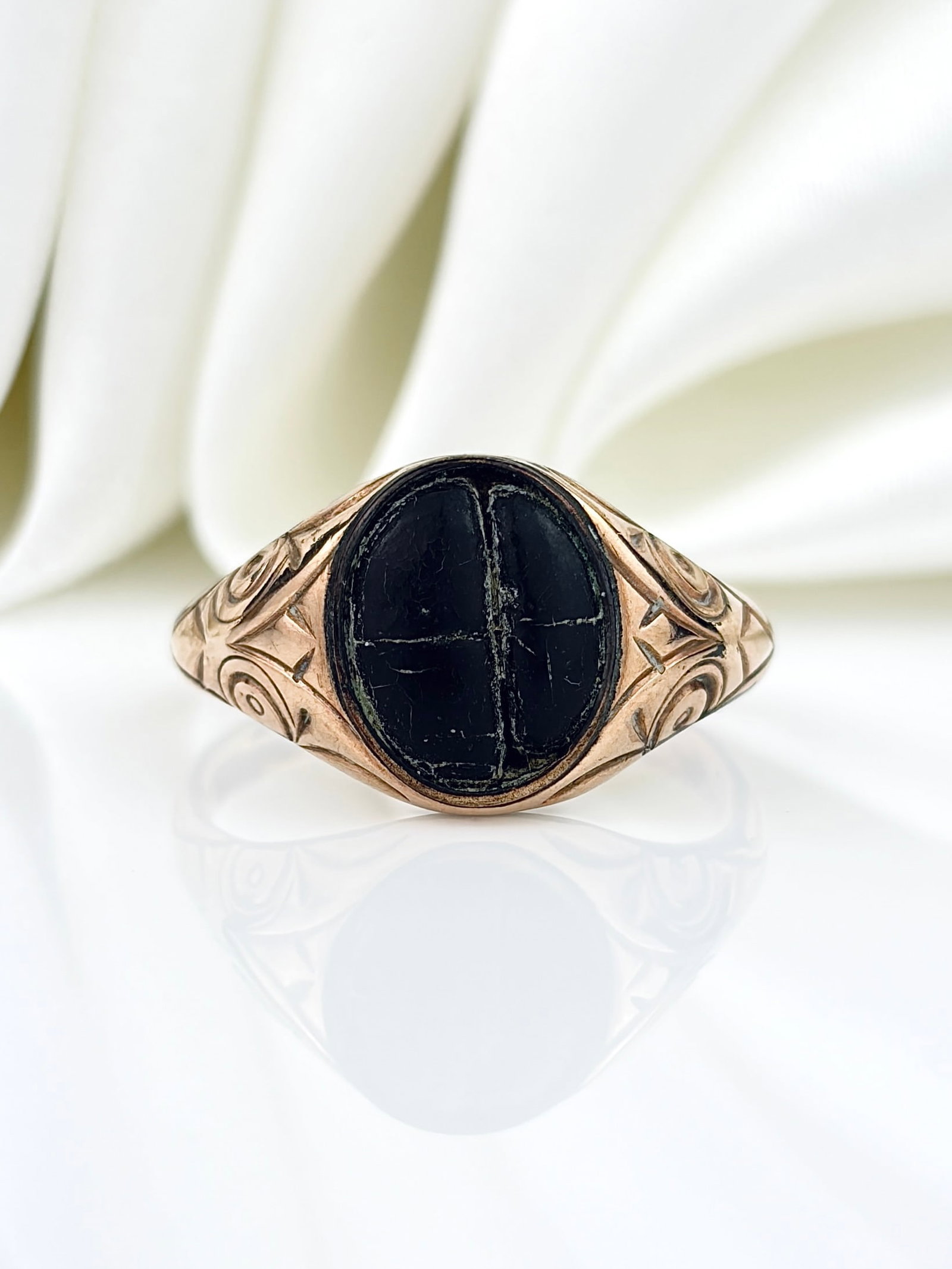 ANTIQUE ROLLED GOLD UNUSUAL BEAN SIGNET RING: ANTIQUE ROLLED GOLD UNUSUAL BEAN SIGNET RING