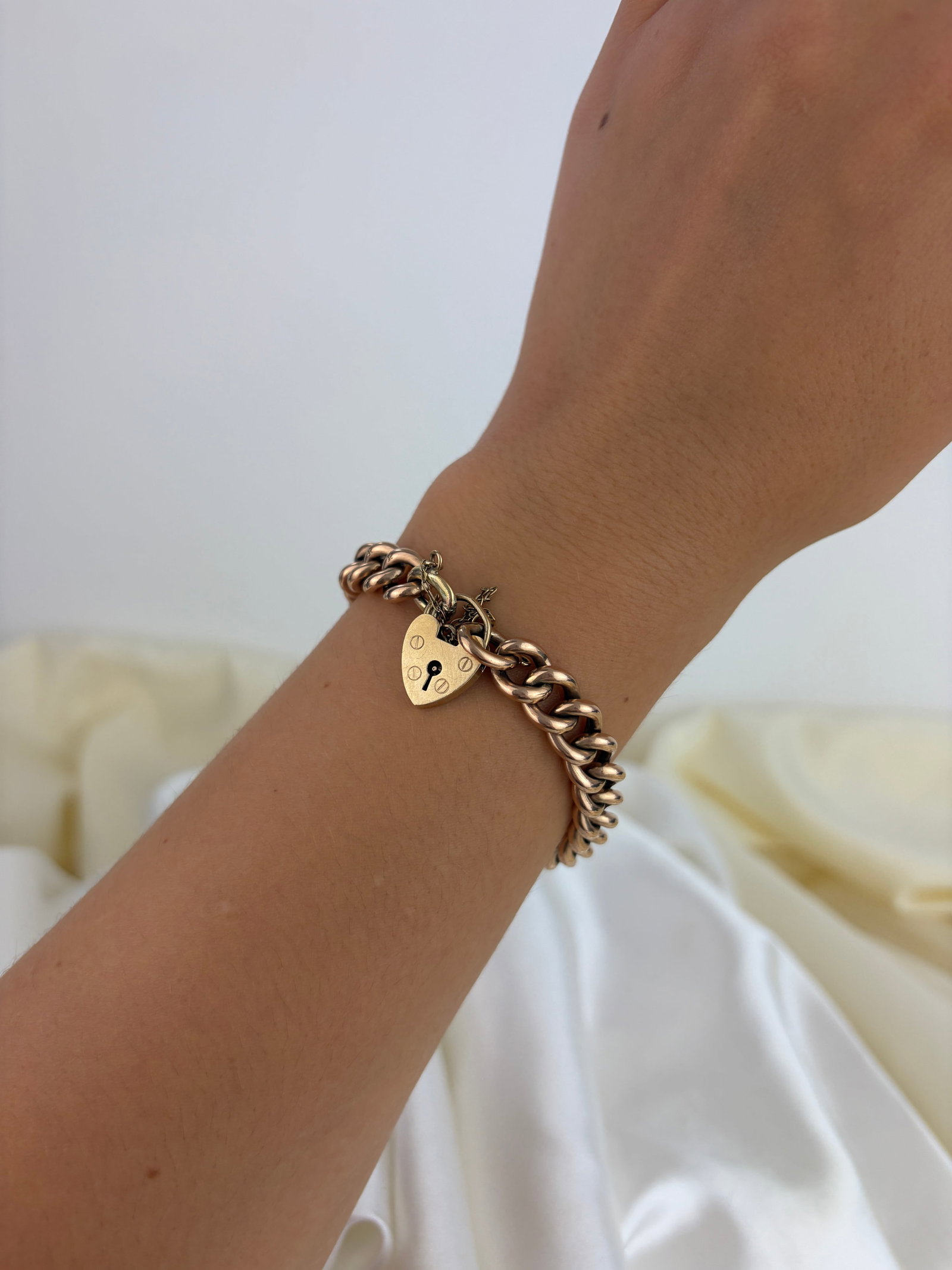 Vintage Chunky 9ct Gold Gate Bracelet with Heart Padlock - 4