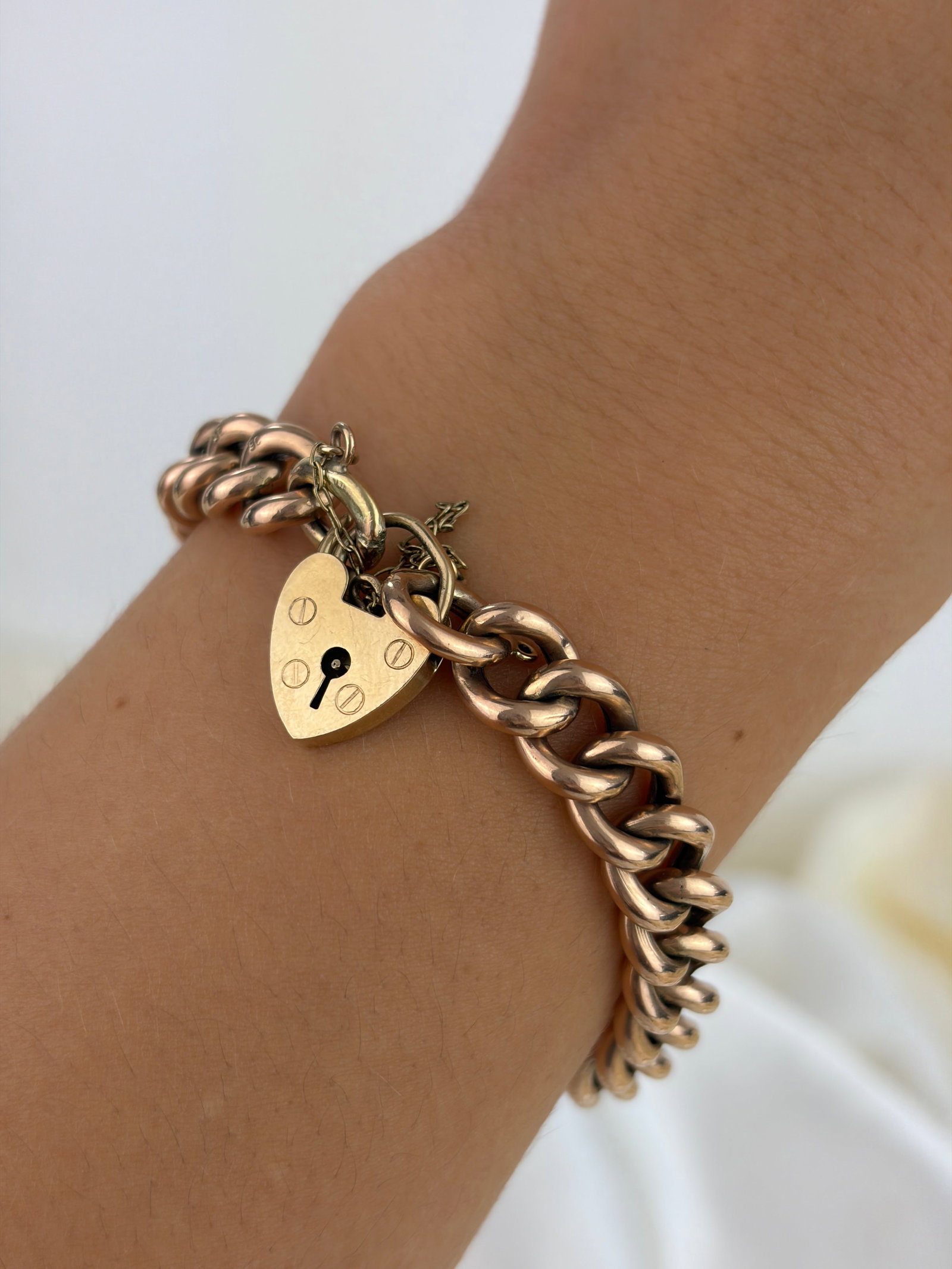 Vintage Chunky 9ct Gold Gate Bracelet with Heart Padlock - 5