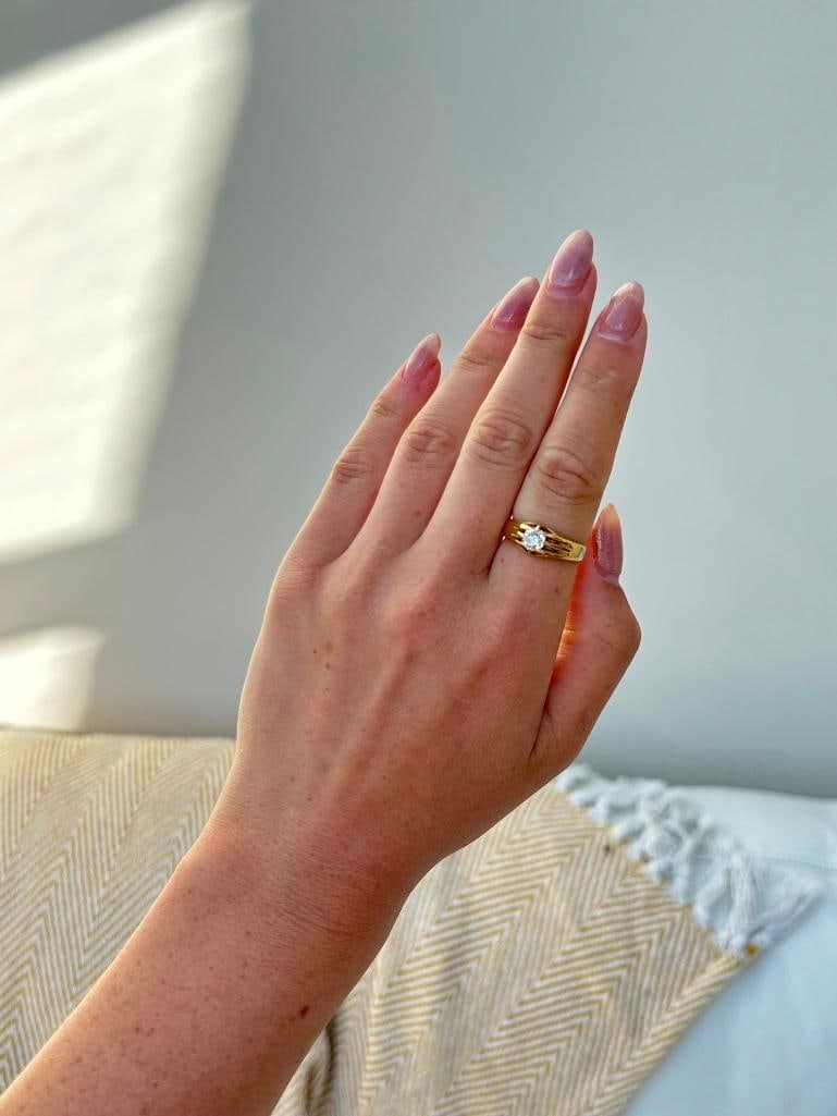 *Antique 18ct Yellow Gold Chunky 60pts Diamond OMC Buttercup / Belcher Ring - 9
